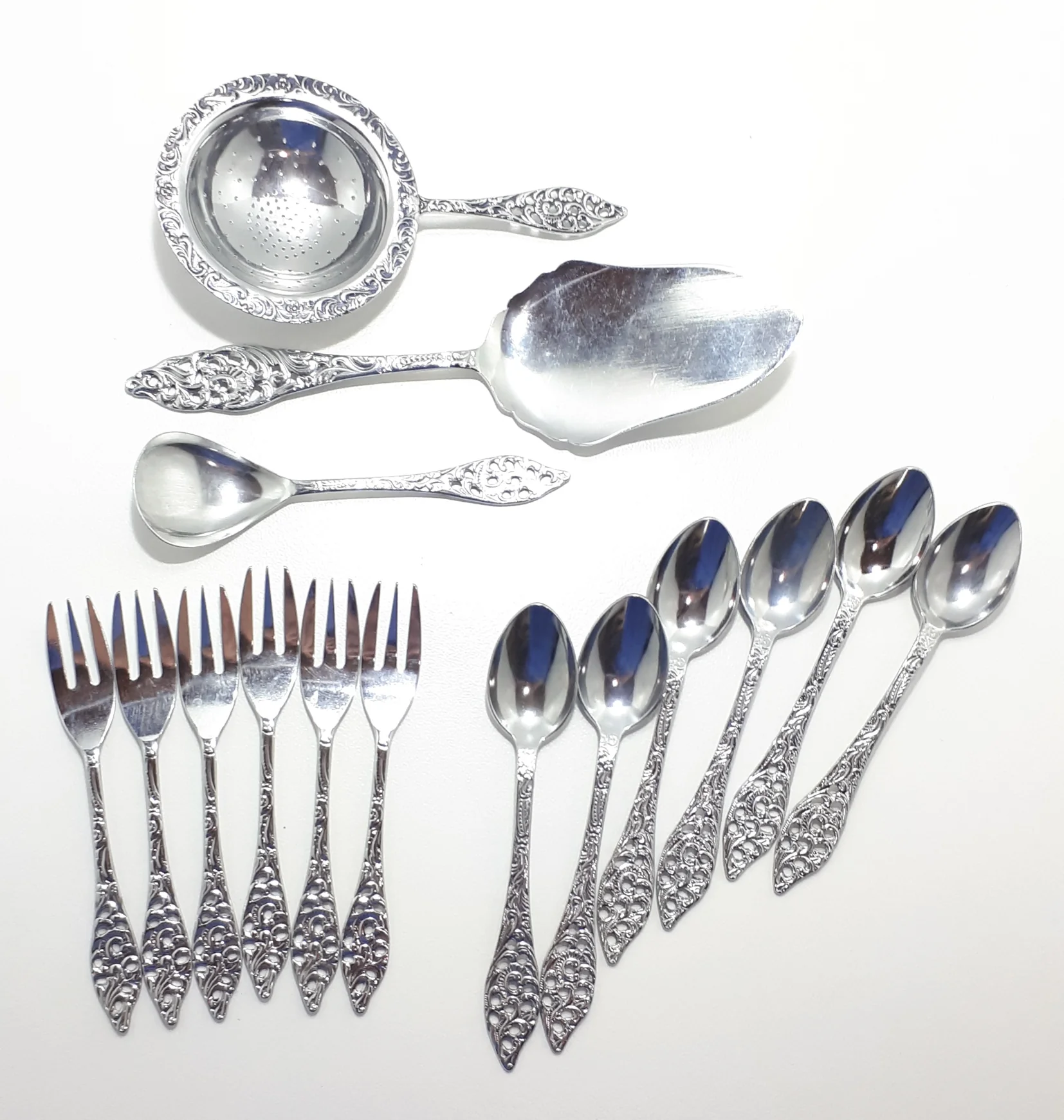 15 Piece Royal Dutch Silverworks’ Elwezetta Range Cutlery Set