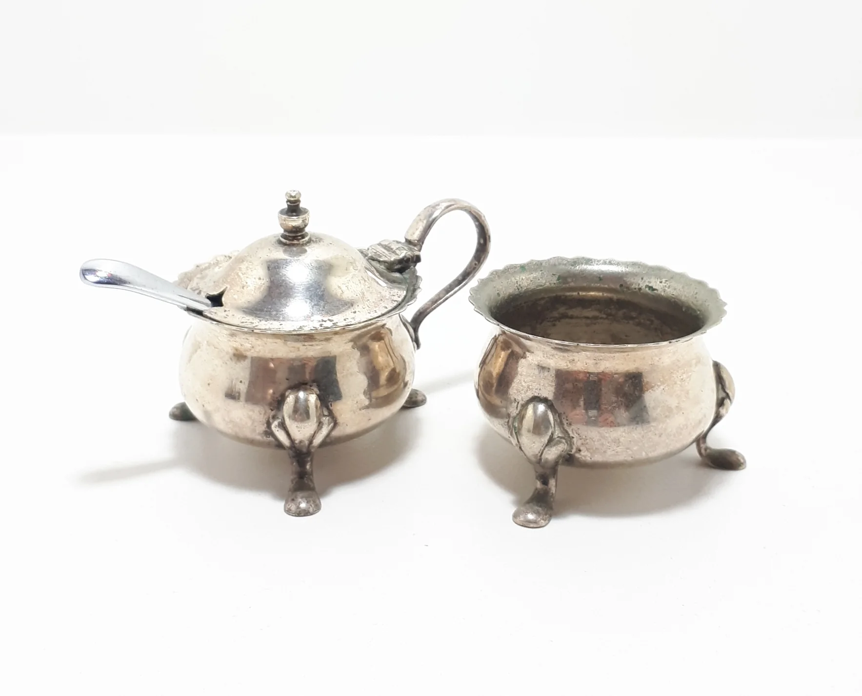 1900’s Antique Set Of Regis Plate Silver Plated Open Salt Pot & Mustard Pot With A Vintage Stainless Steel Mustard Spoon - Image 2