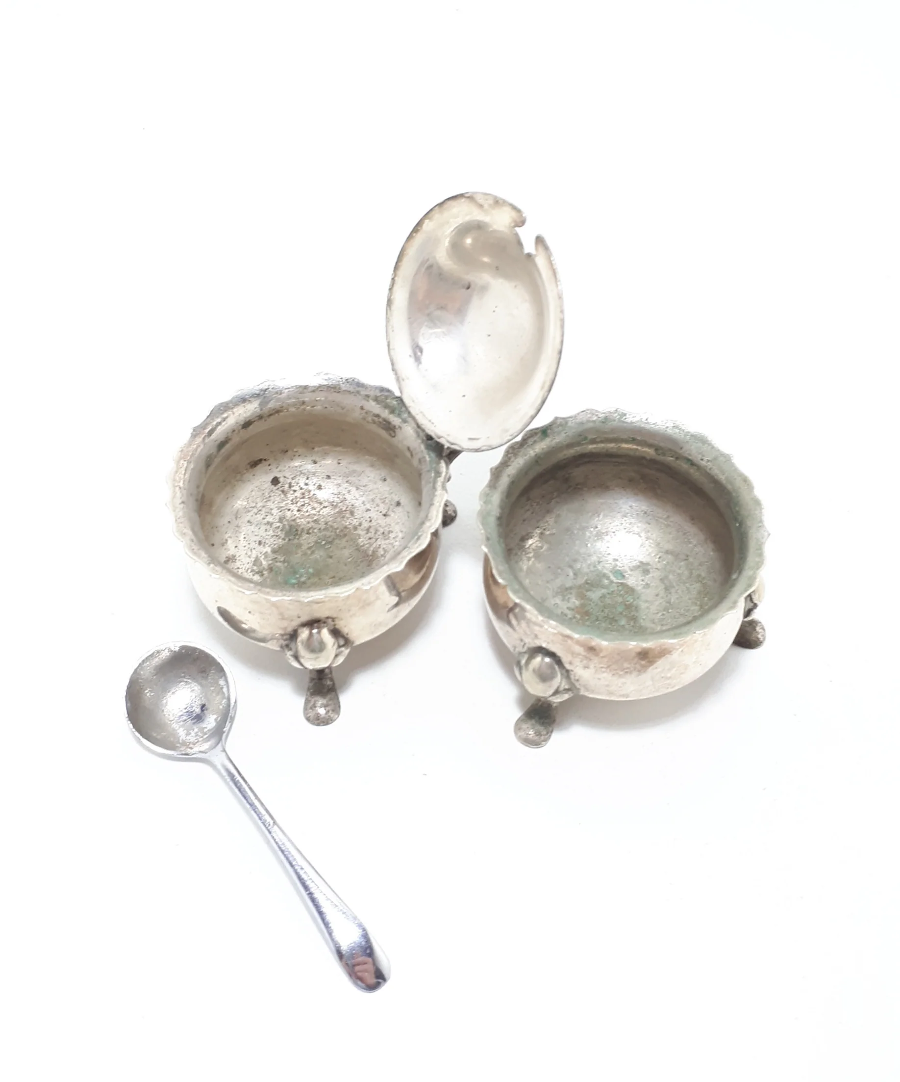 1900’s Antique Set Of Regis Plate Silver Plated Open Salt Pot & Mustard Pot With A Vintage Stainless Steel Mustard Spoon - Image 4