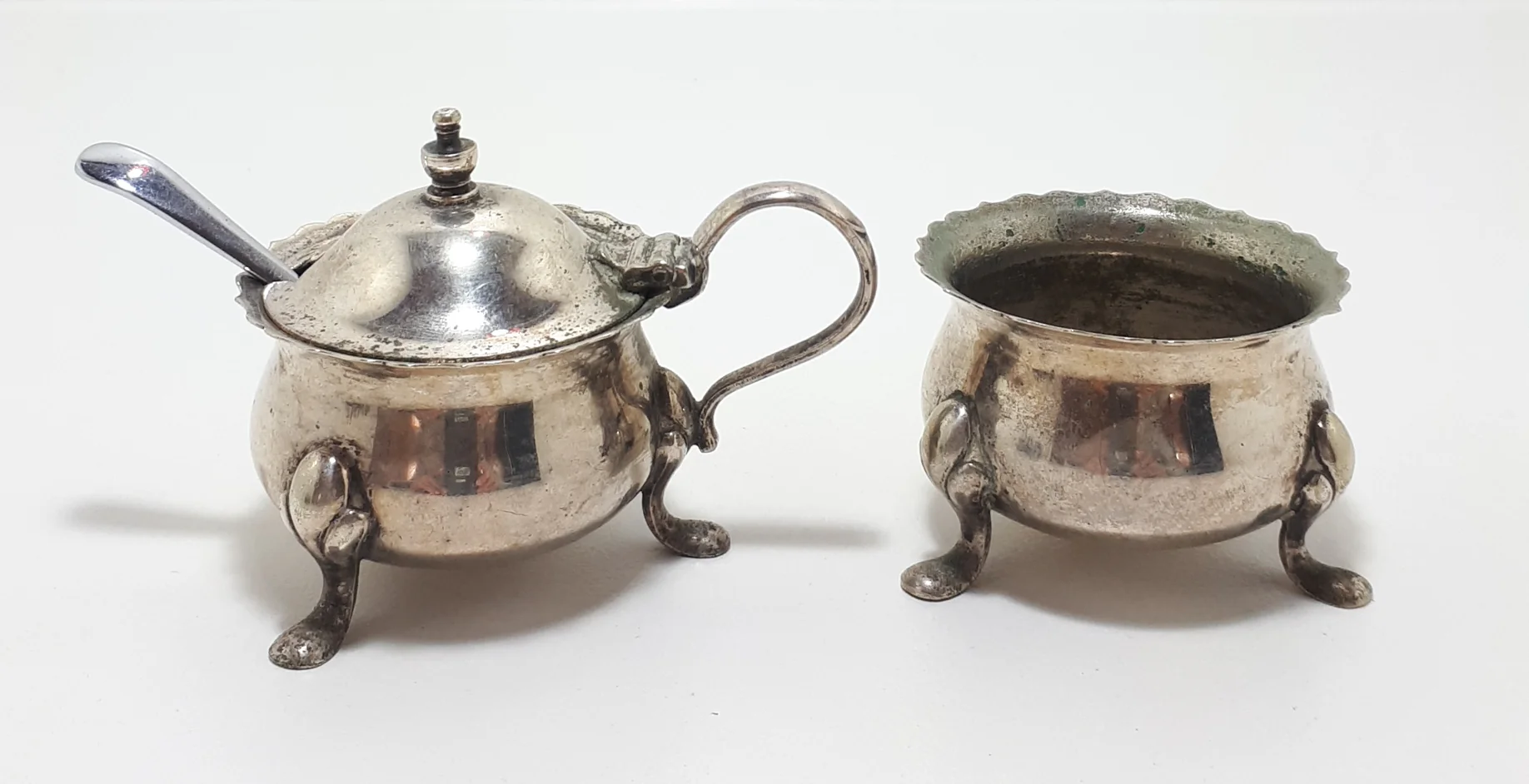 1900’s Antique Set Of Regis Plate Silver Plated Open Salt Pot & Mustard Pot With A Vintage Stainless Steel Mustard Spoon - Image 7