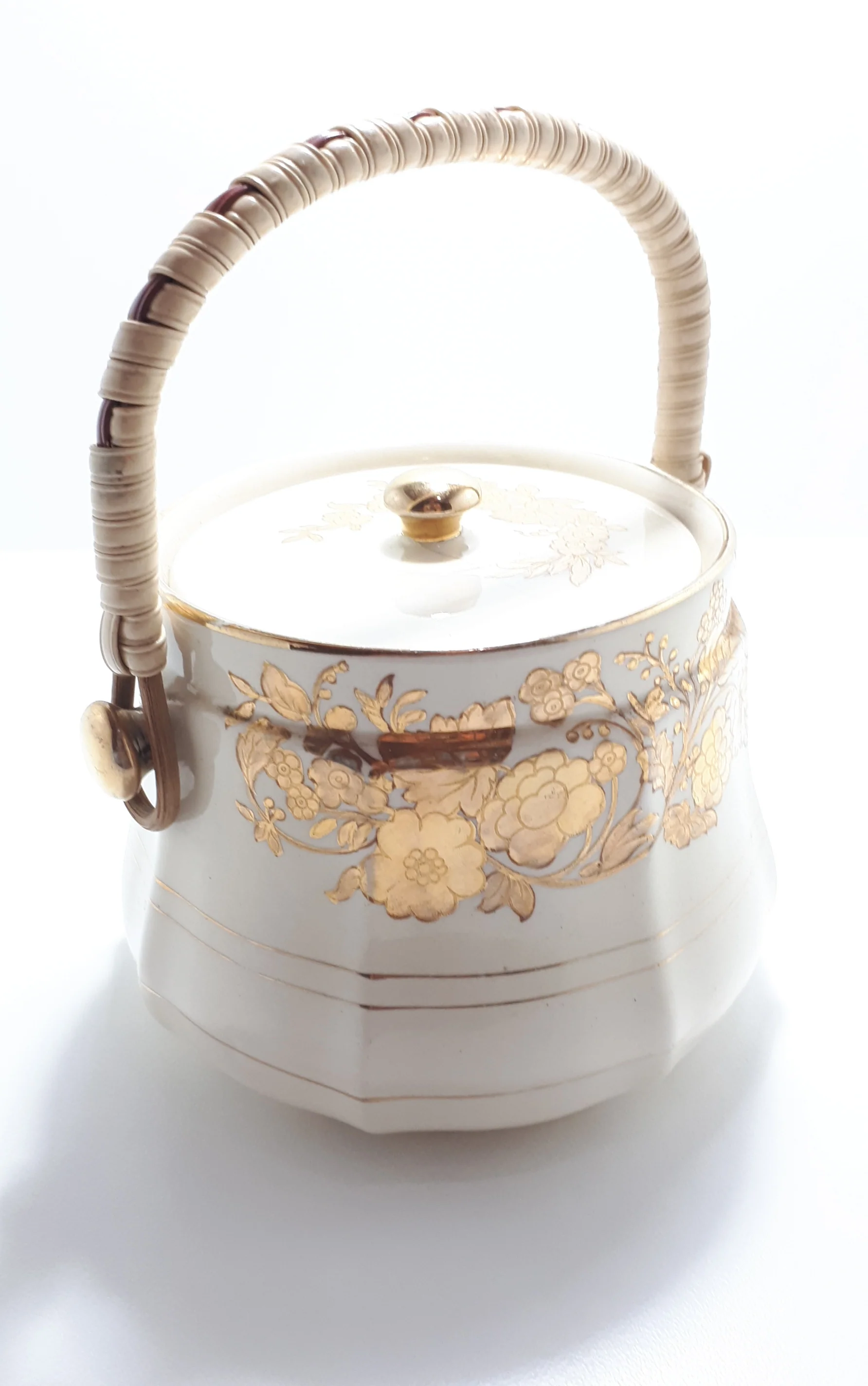 1947+ Ceramic Sadler Pottery (James Sadler & Sons Ltd.) Biscuit Barrel With Rattan Swing Handle