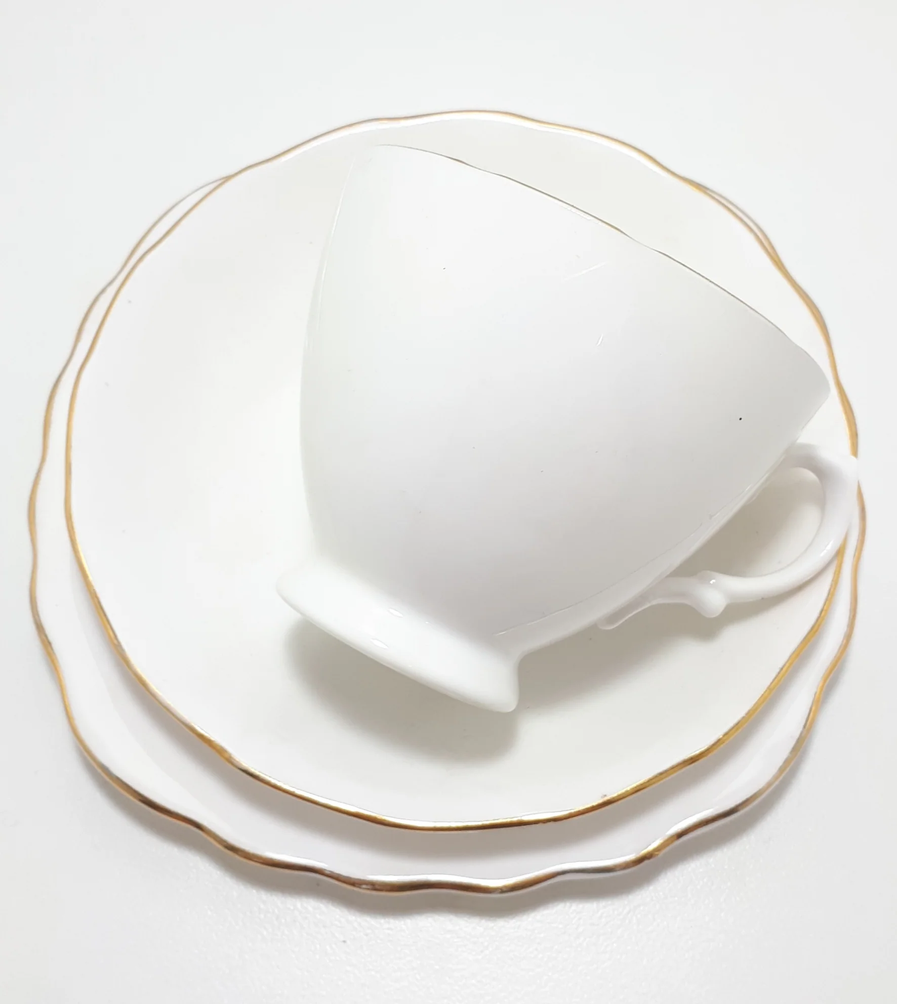 1950’s Royal Vale Pure White With Gold Trim Tea Trio - Image 3
