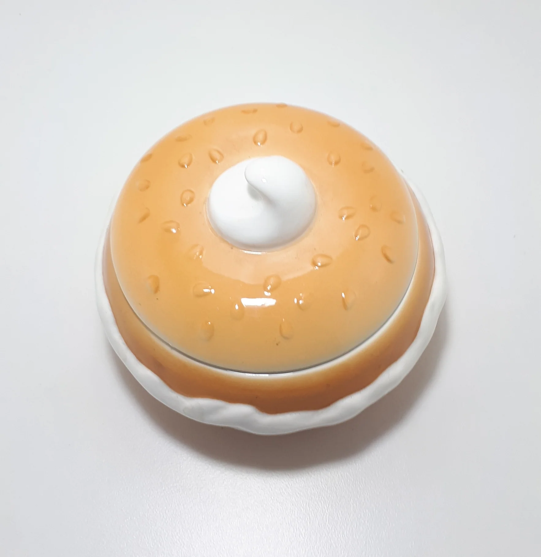 1995 Vintage Collectable Ceramic Boston Warehouse USA Bagel & Cream Cheese Lidded Bowl - Image 2