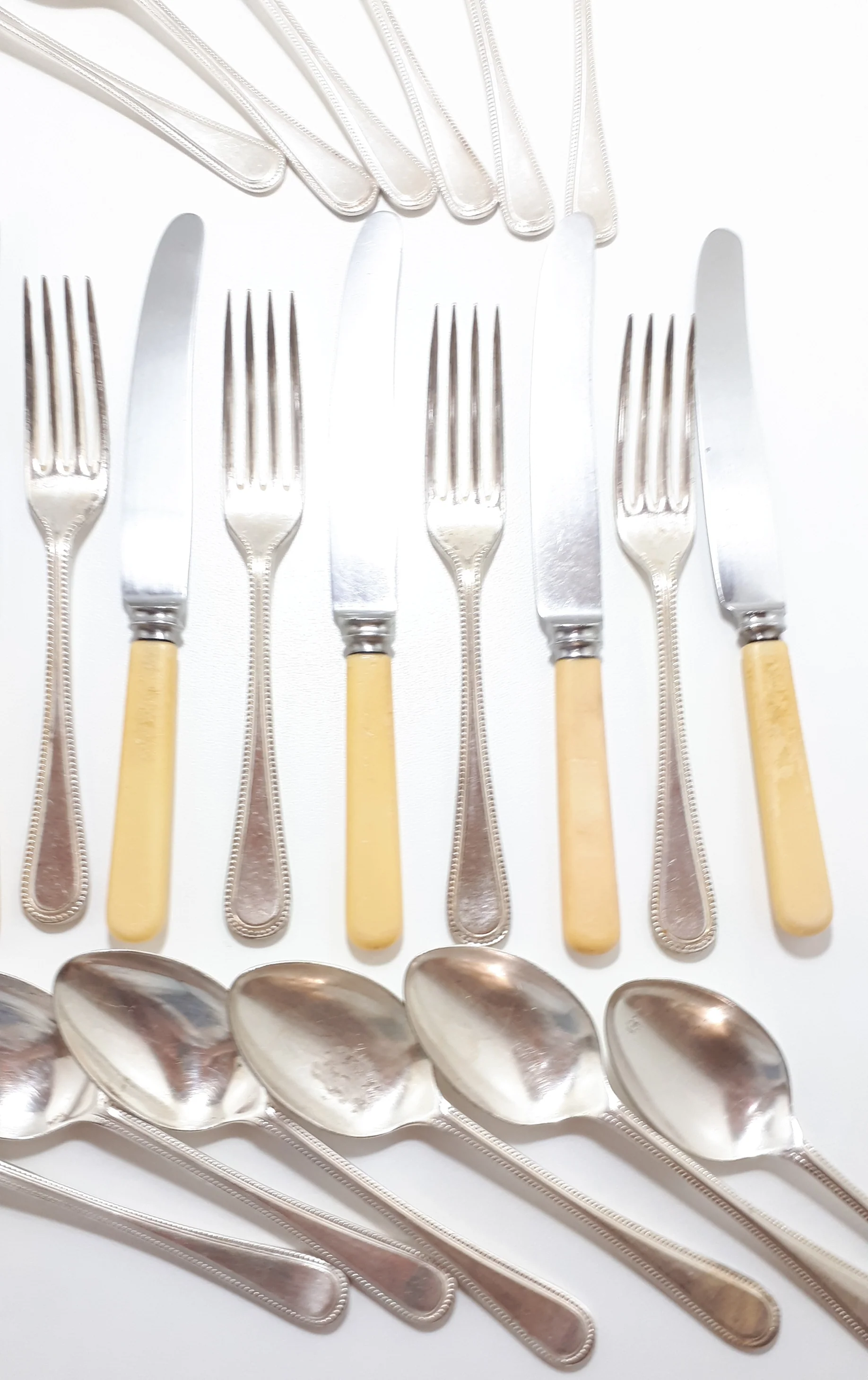 24 Piece Assembled Cutlery Set Sheffield A1 Spoons & Forks – Beaded Design & Faux Bone Handle Knives – Different Cutlers - Image 6