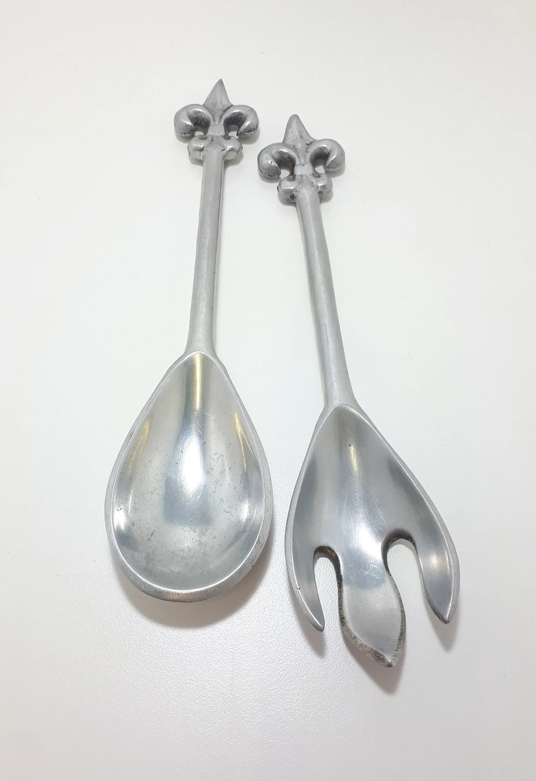 Aluminium Designer Salad Serving Set – Spoon & Fork With Fleur De Lis Handle Design - Image 2