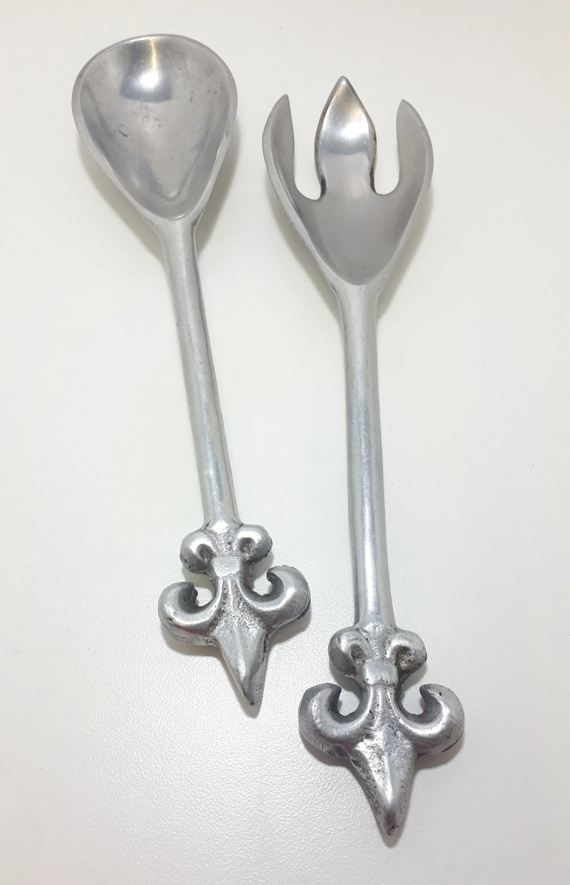 Aluminium Designer Salad Serving Set – Spoon & Fork With Fleur De Lis Handle Design - Image 5