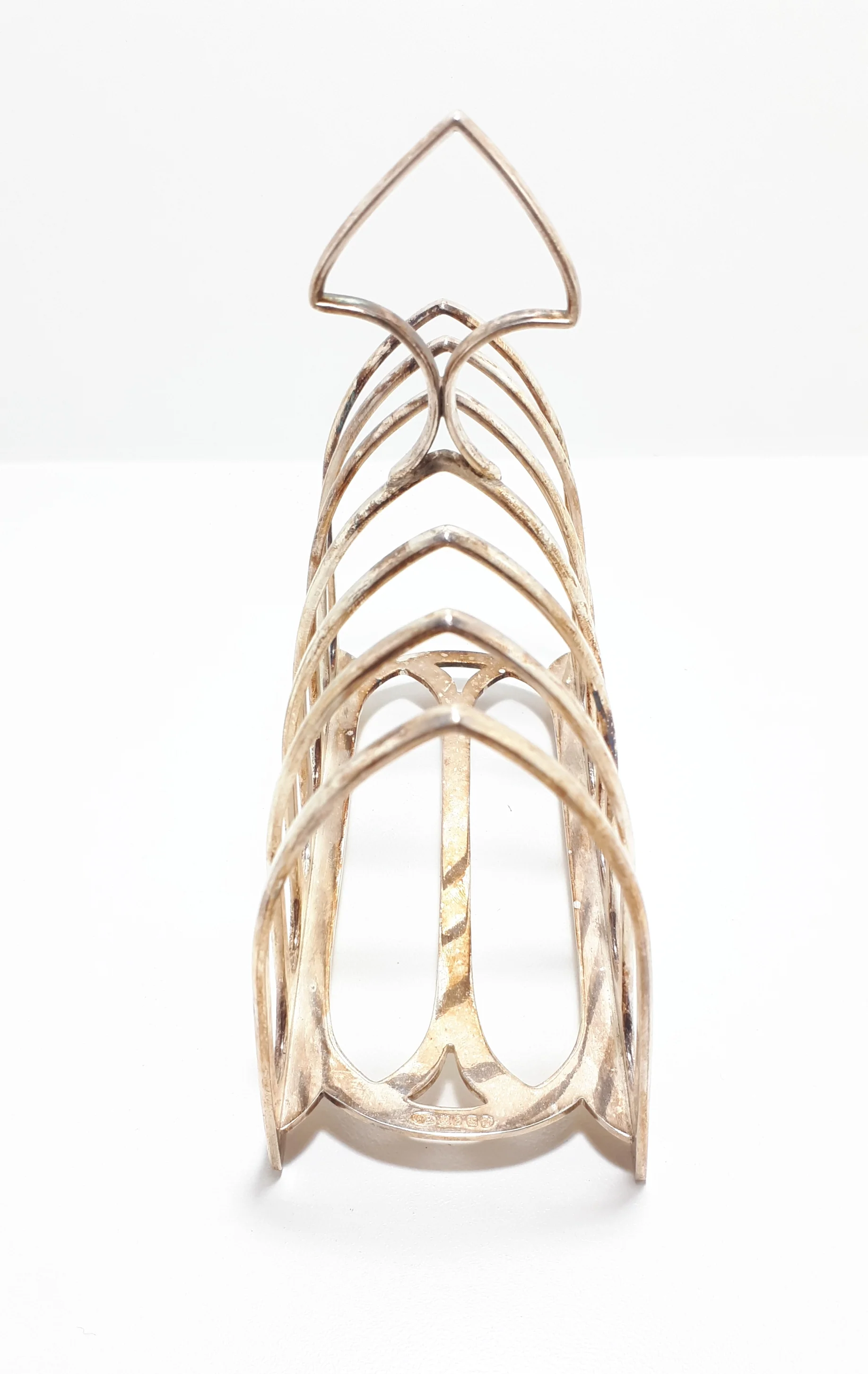 Antique 1893 – 1902 William Hutton & Sons, Birmingham Silver Plated 6-Slice Toast Rack – Gothic Arched Bars in Art Deco Style - Image 4