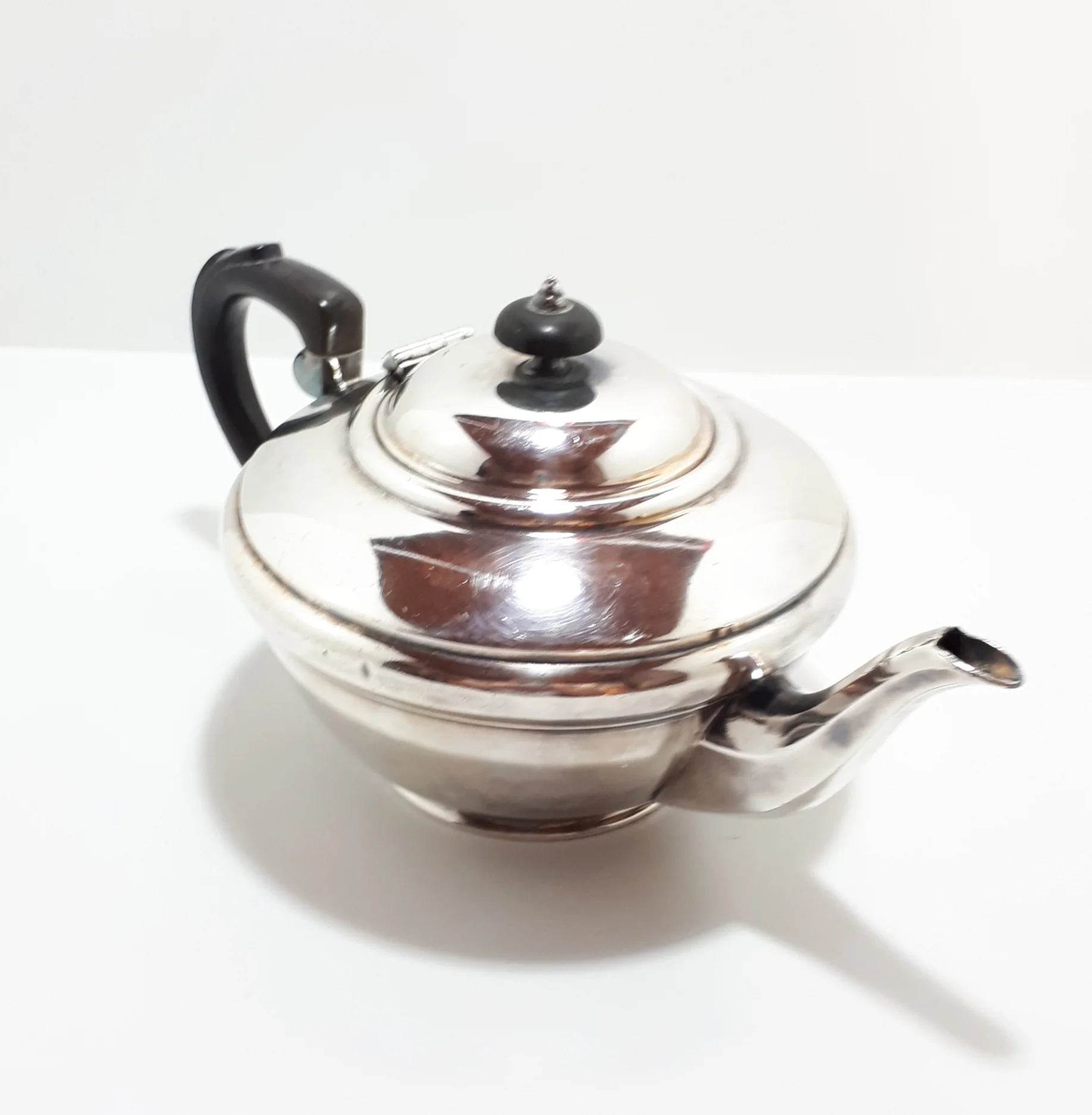 Antique Late 1800’s Victorian Era Tea Pot With Black Bakelite Handle & Lid Finial – EPBM 8082 - Image 3