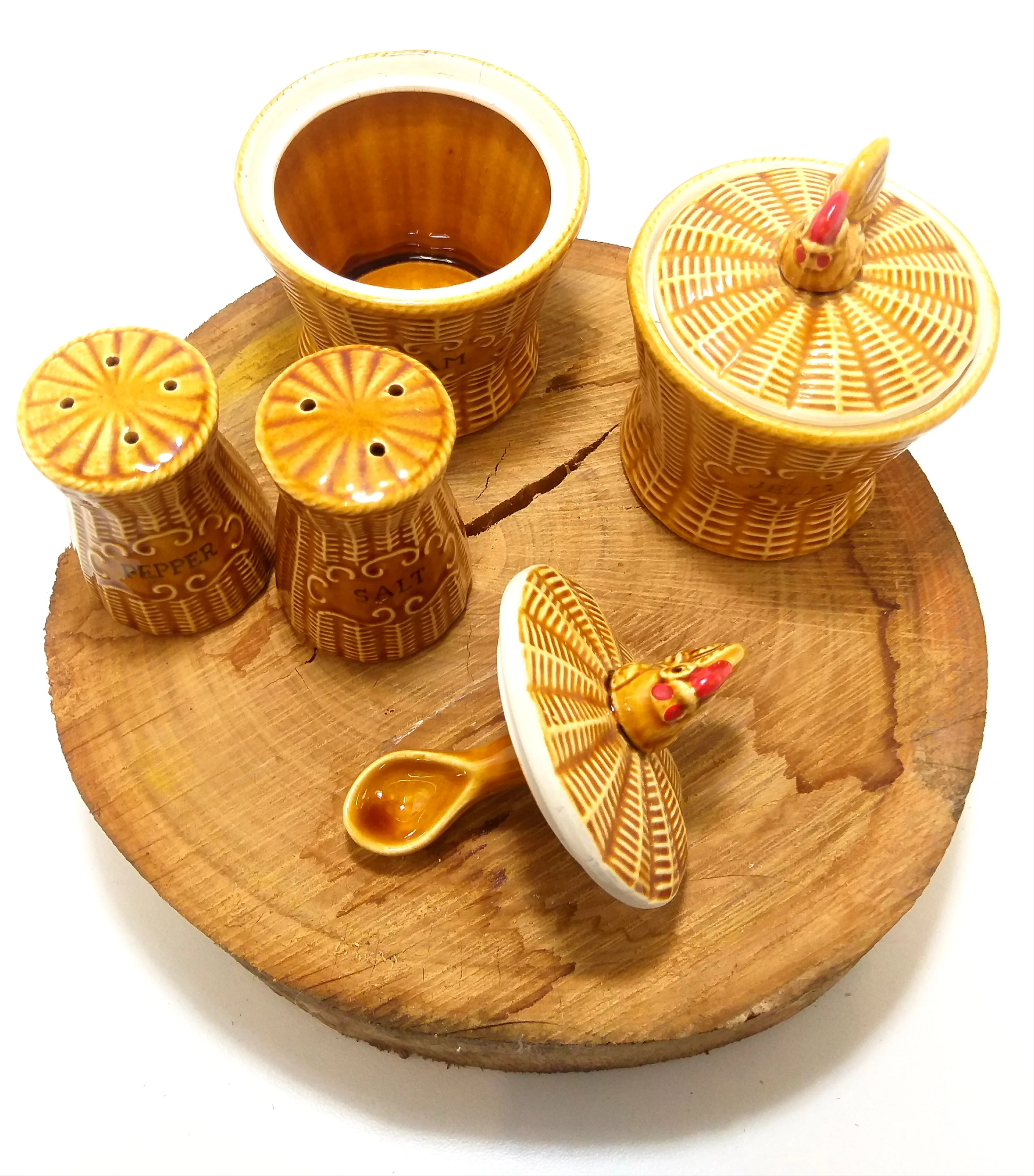 Beautiful Mid Century Basket Weave Ceramic Breakfast Set With Rooster Detail – Jam Pot, Jelly Pot & Salt & Pepper - Image 6
