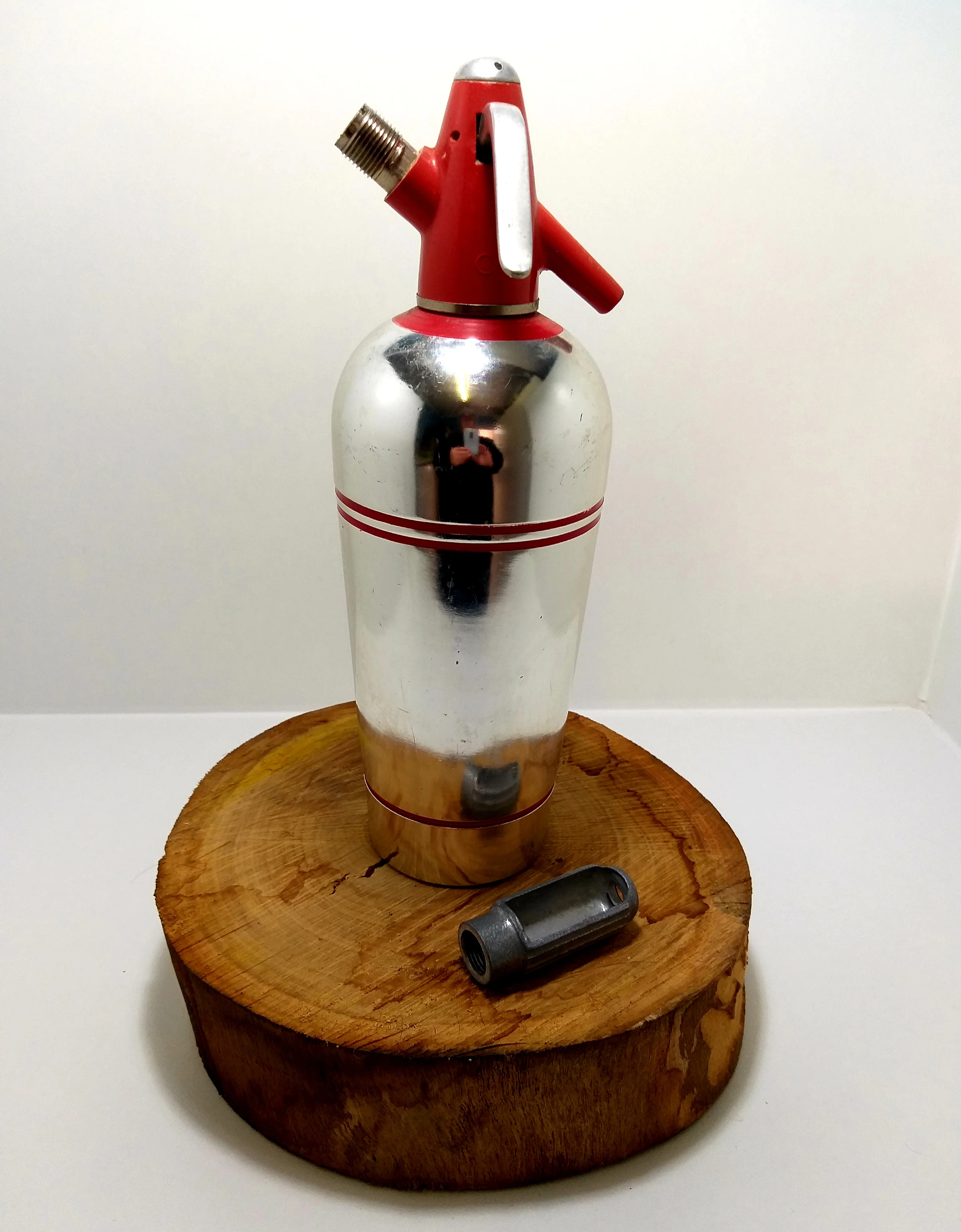 Collectable 1936-1950 Streamline Soda Siphon Chrome With Red Bands - Image 4