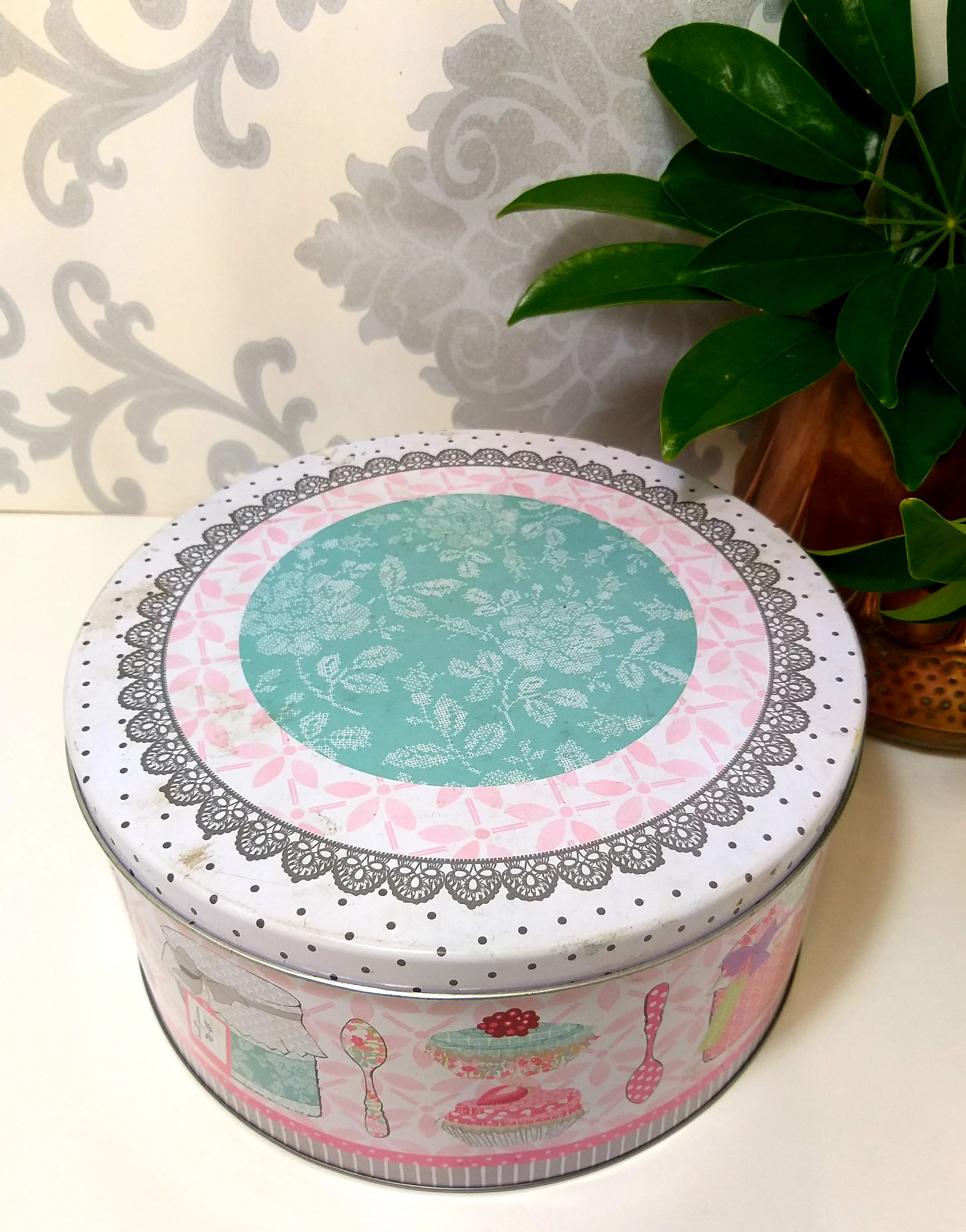 Contemporary Collectable Biscuit Tin In Soft Pastel Colours - Image 4