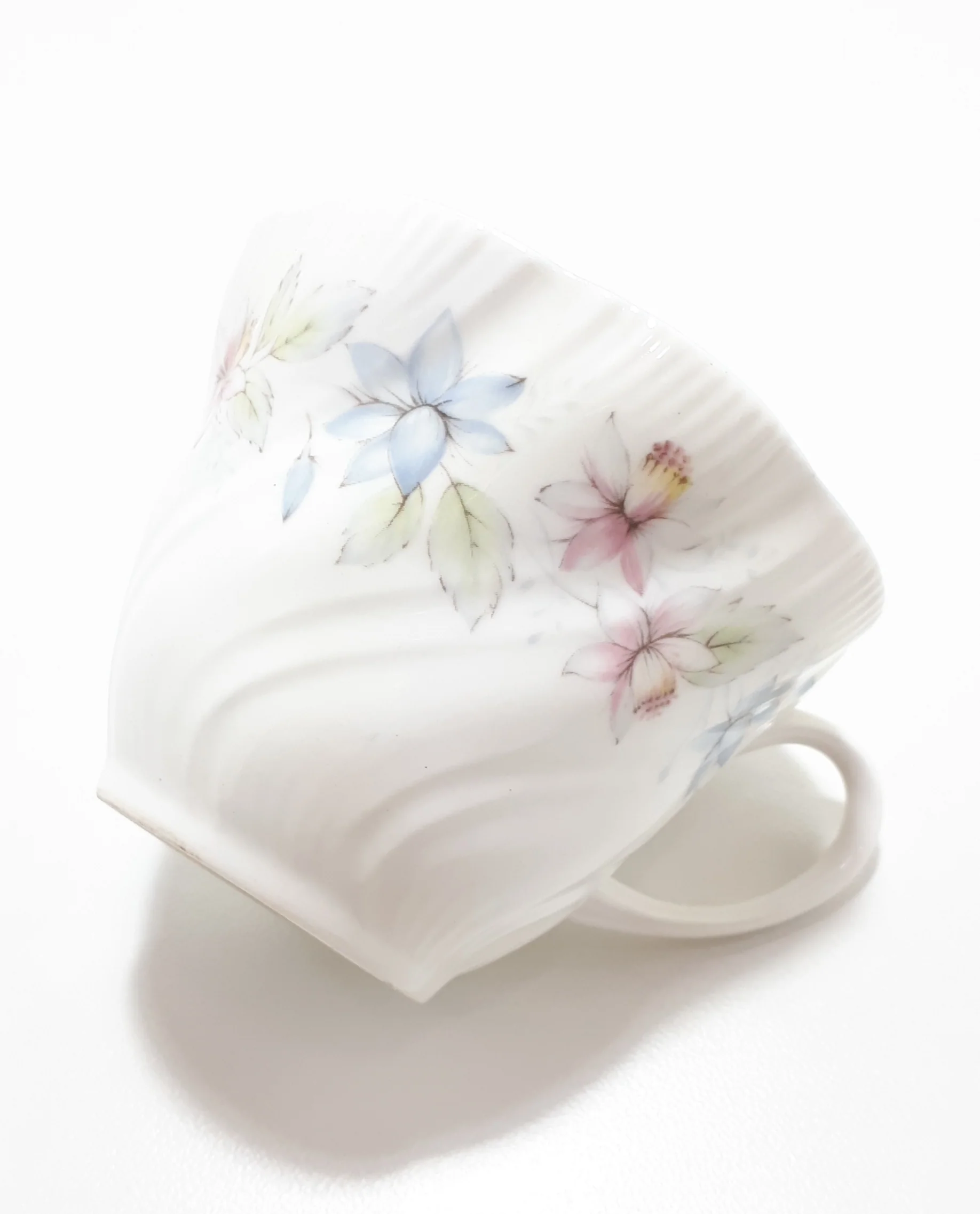 Elegant & Beautiful Soft Pastel Queen’s Fine Bone China Tea Cup – Claire Pattern - Image 4