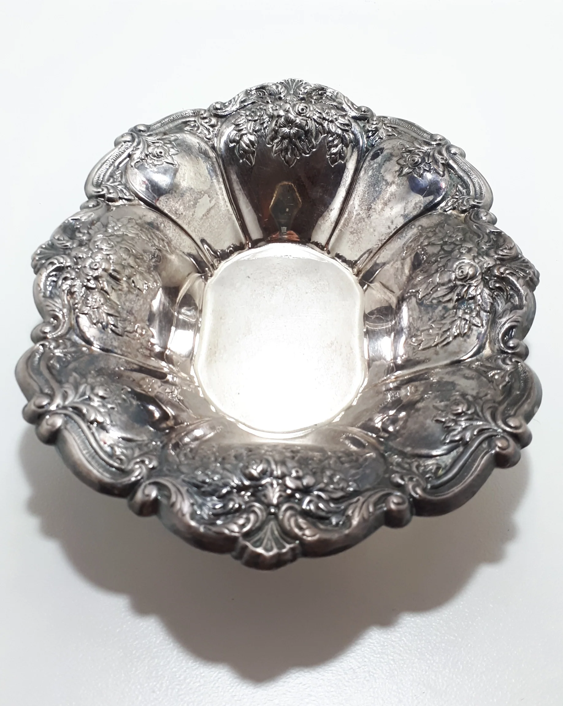 Embossed Oval Shaped Silver Plated Bowl – Flared & Scalloped Rim - Image 3