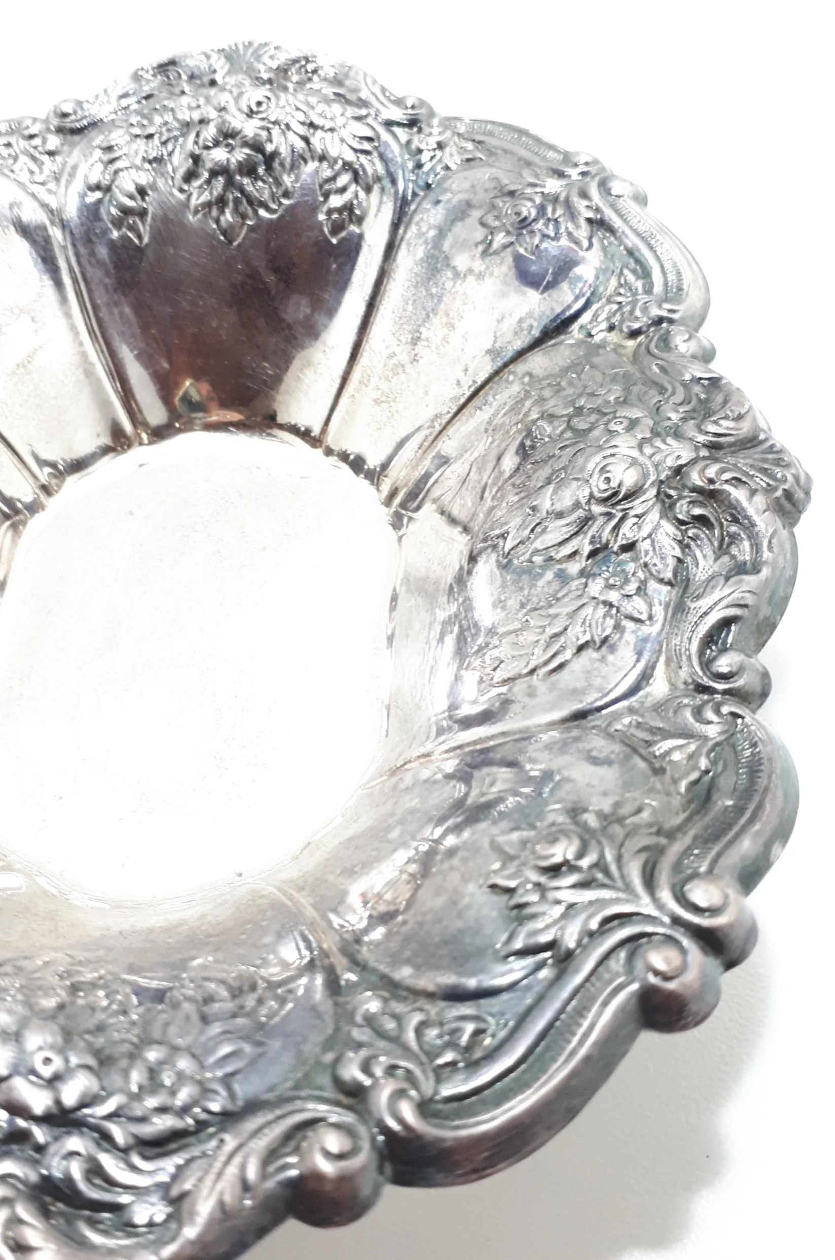 Embossed Oval Shaped Silver Plated Bowl – Flared & Scalloped Rim - Image 4