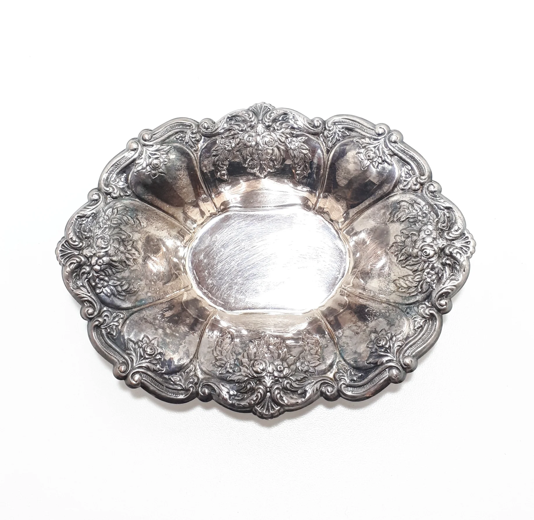 Embossed Oval Shaped Silver Plated Bowl – Flared & Scalloped Rim - Image 5