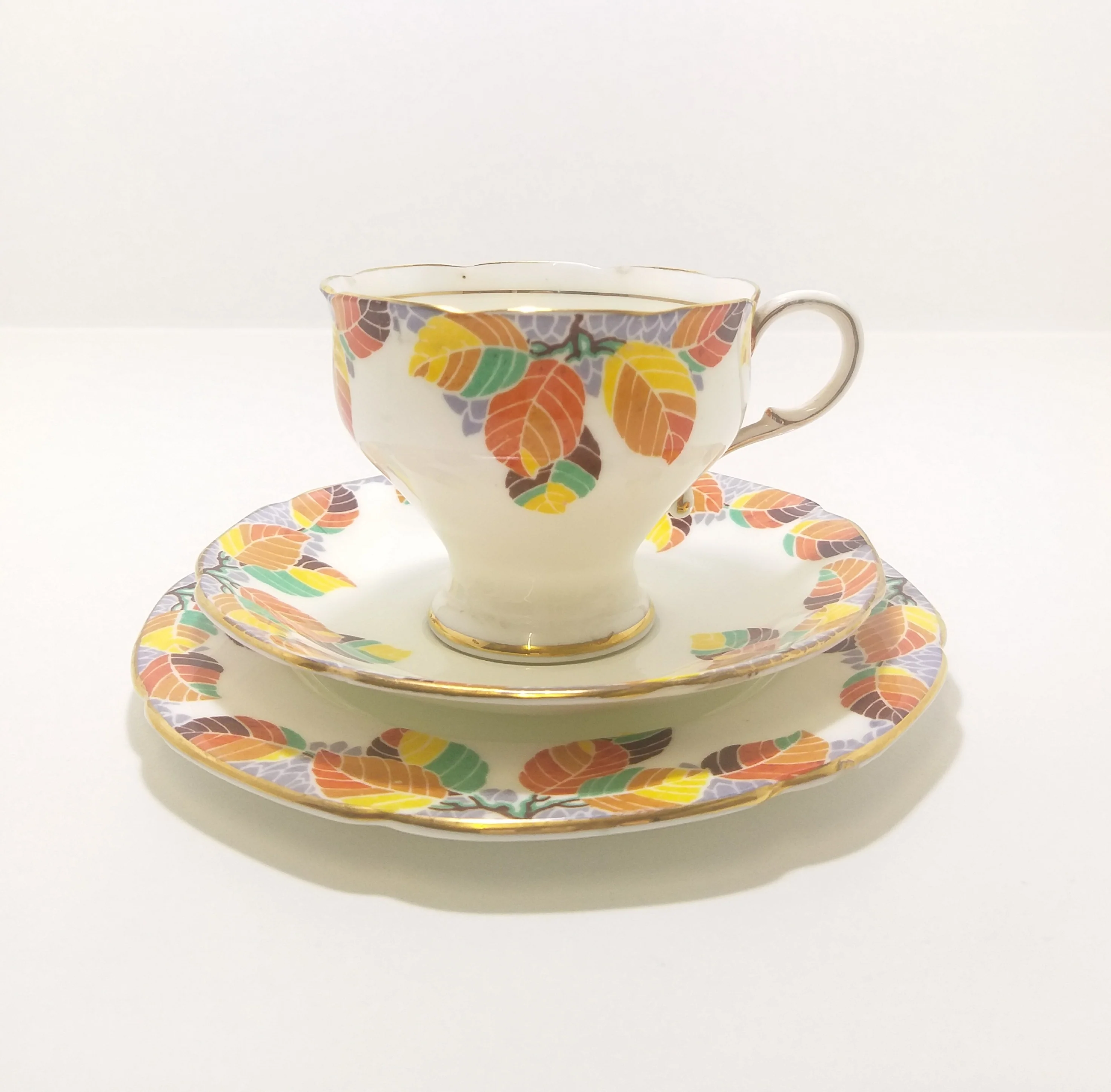 Exquisite Vintage Paragon China Tea Trio – Pattern No. X3167 (Untraceable) - Image 2