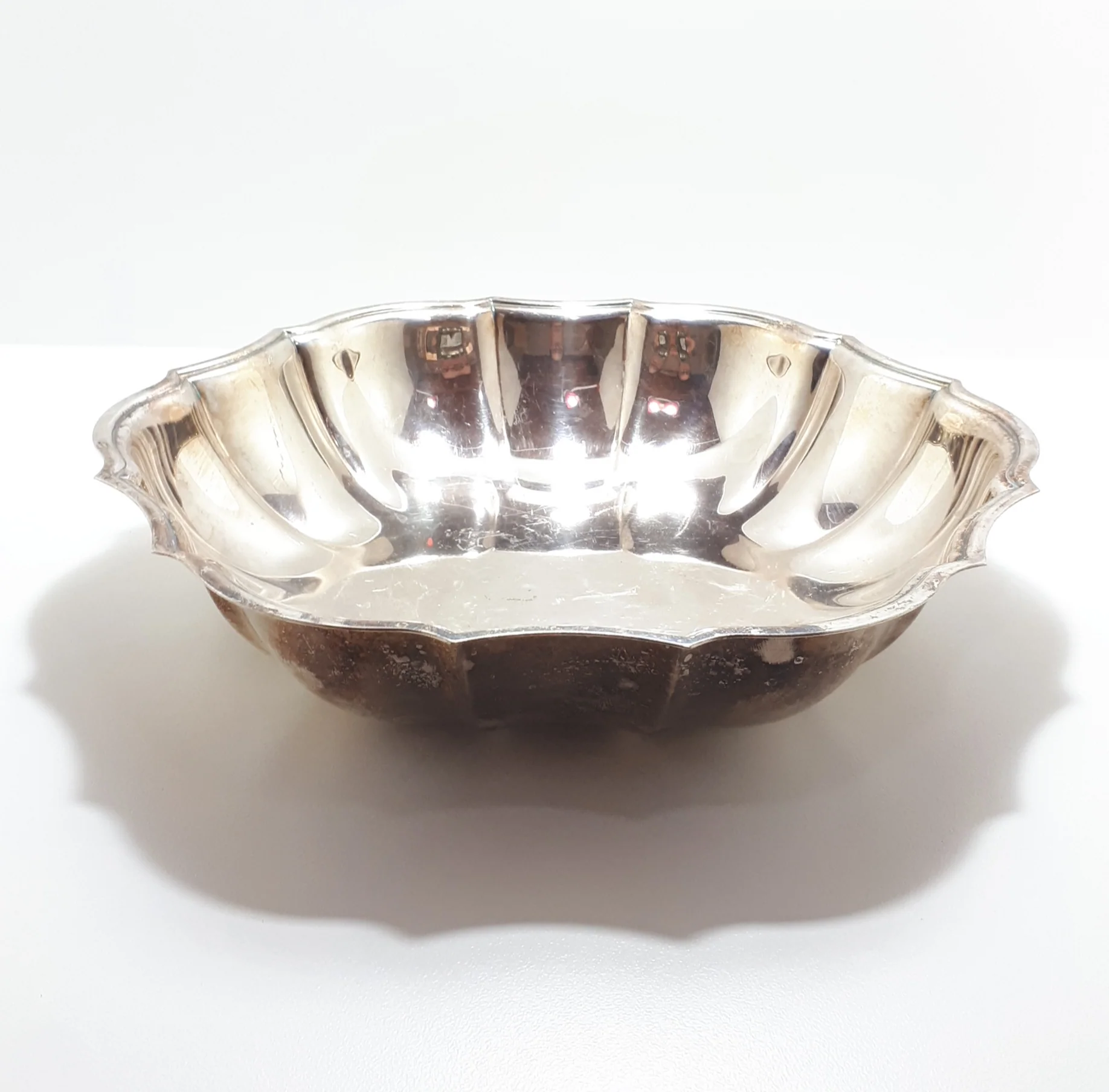 Fairly Large Silver Plated Centrepiece Display Bowl With Serpentine Rim & Fluted Sides - Image 2