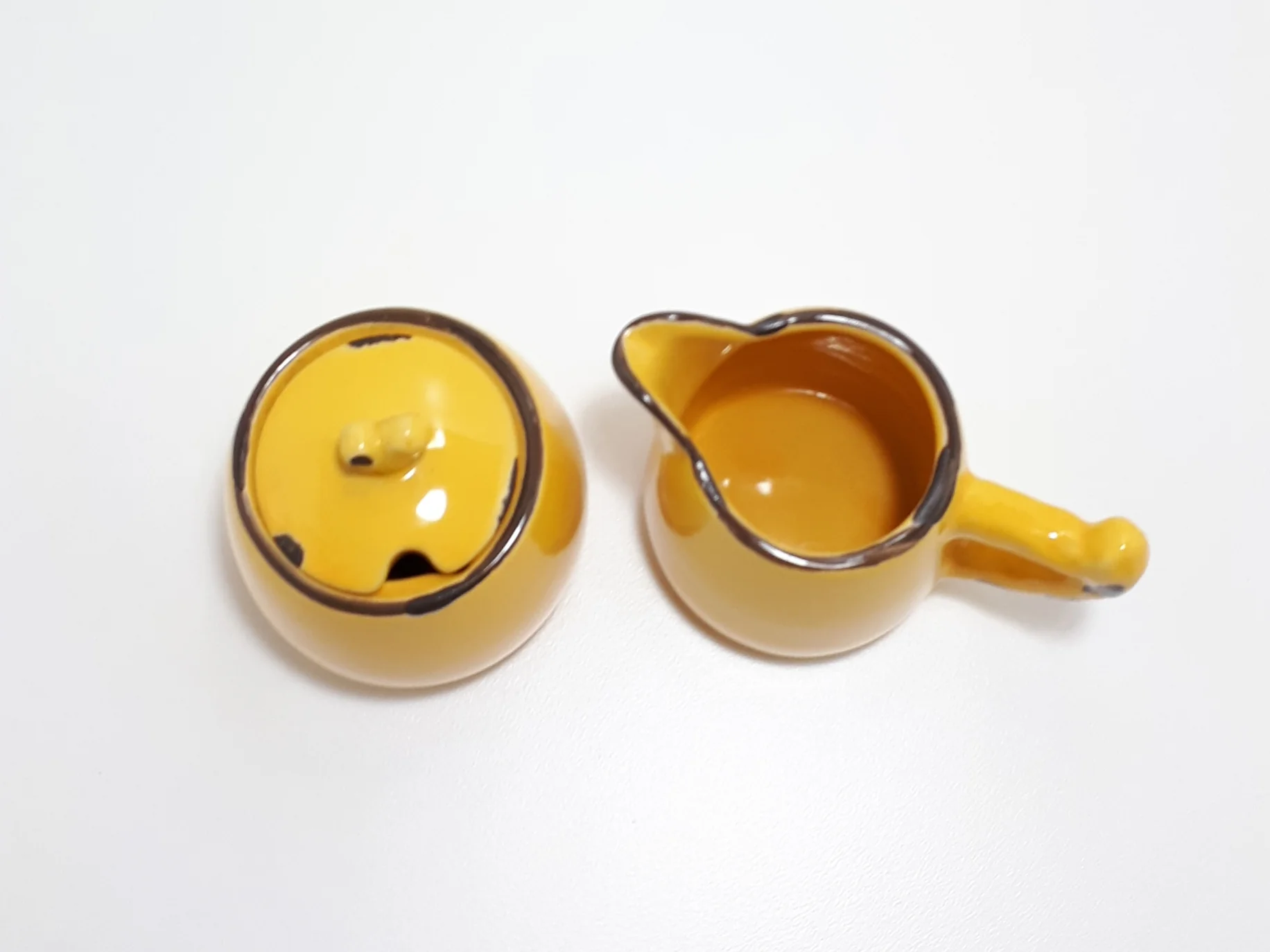 Golden Yellow Ceramic Lidded Sugar Bowl & Creamer – Enameled Look - Image 3