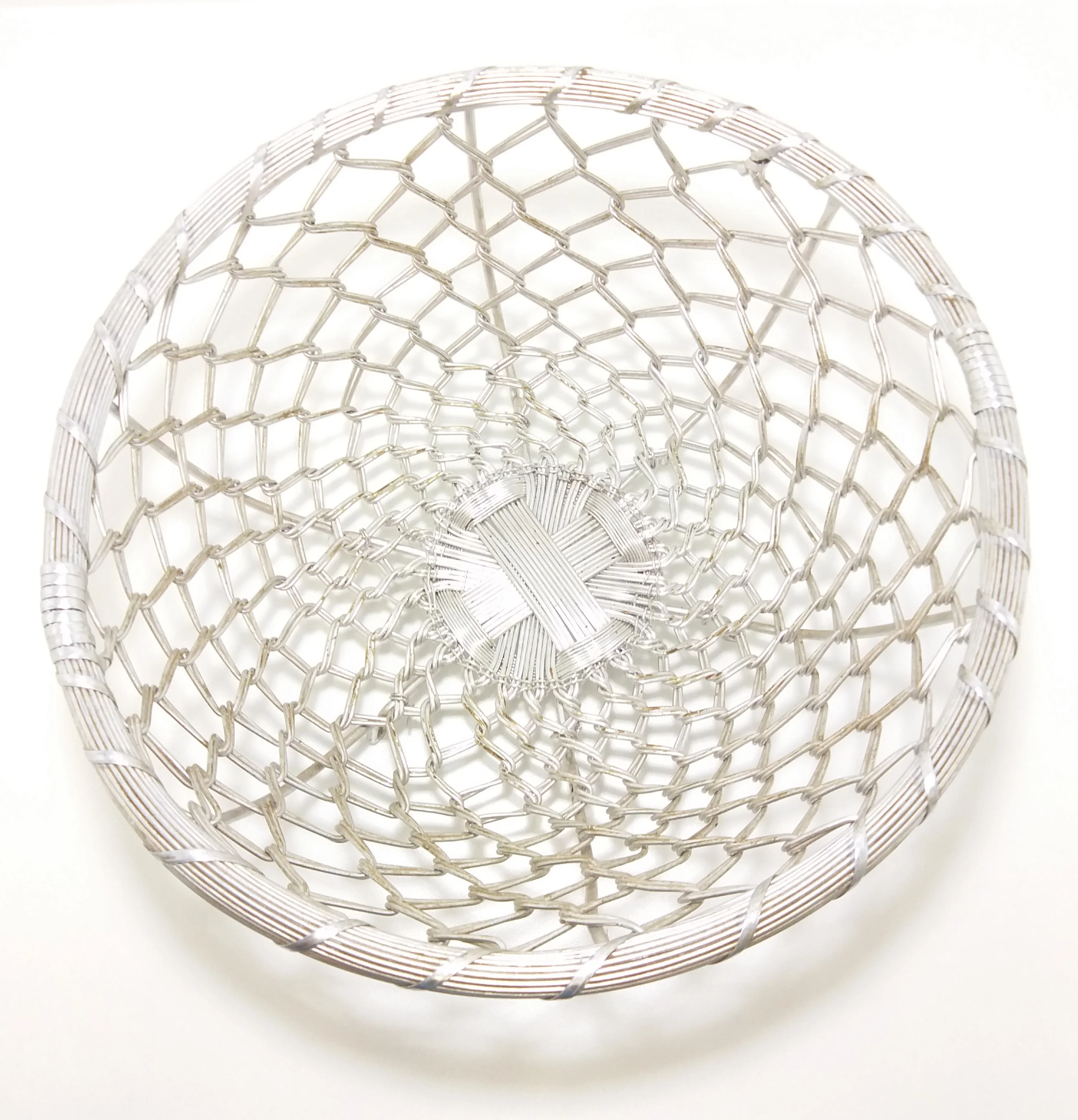 Large Handmade Metal Wire Fruit Display Basket With Feet - Image 3