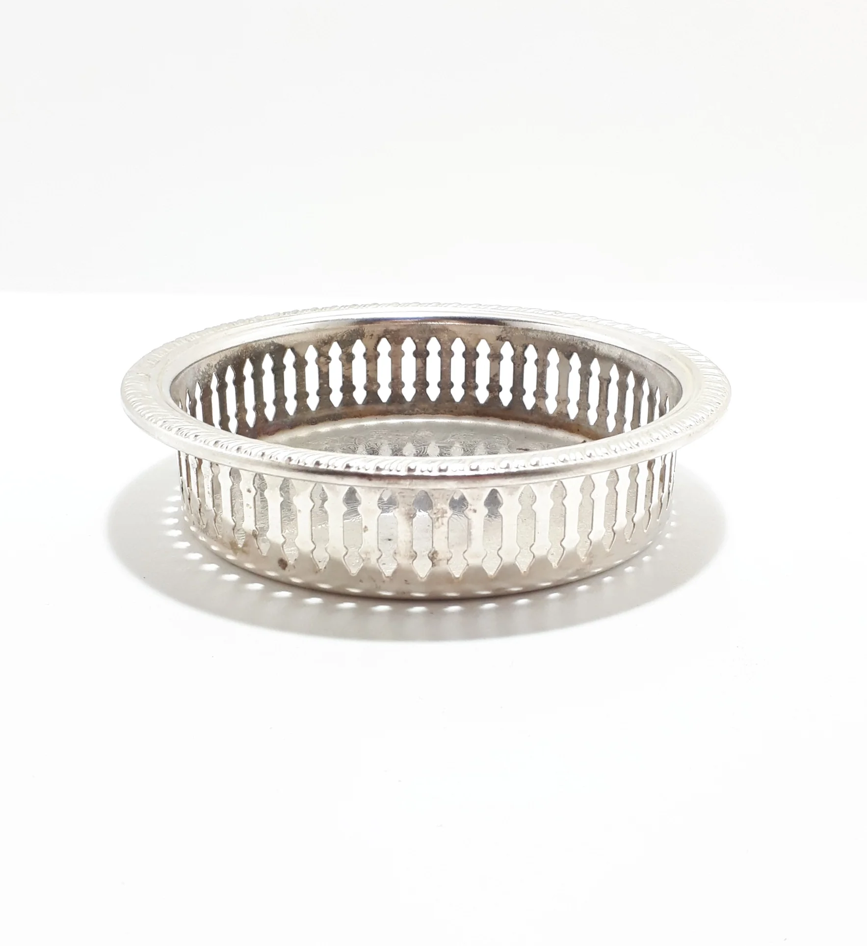 Pierced & Etched Silver Plated Bottle Coaster With Feather Pattern Rim