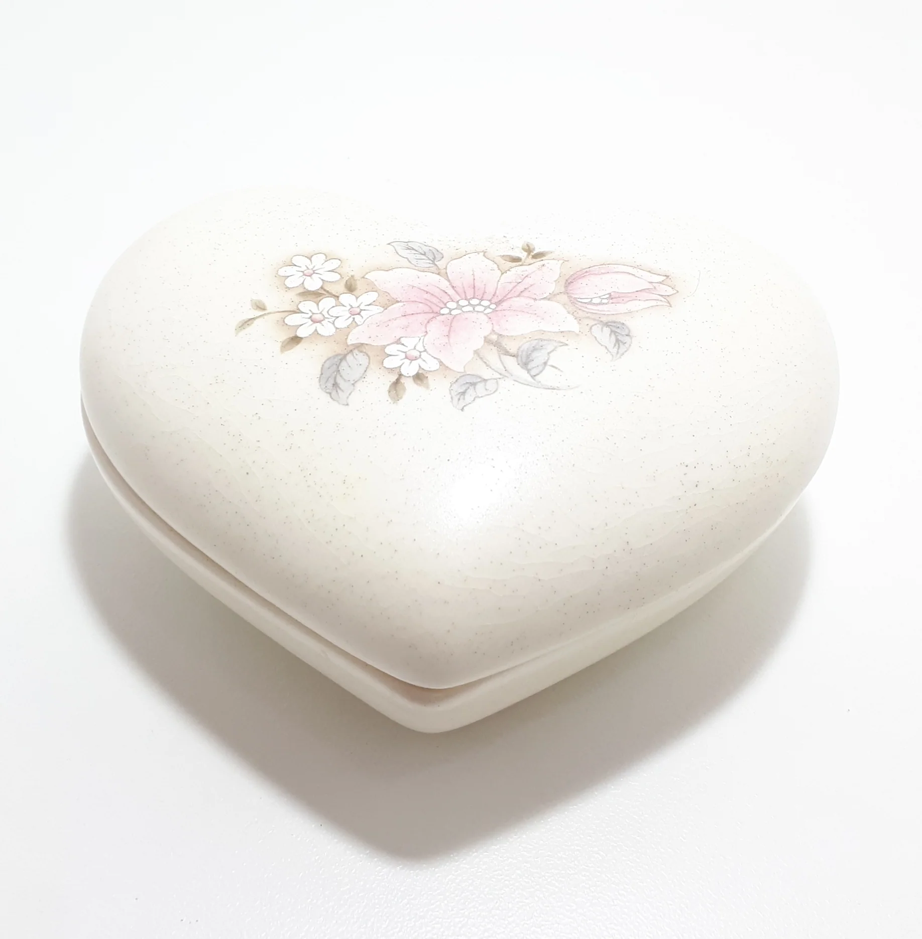 Pristine Condition Contemporary Ceramic Heart Shaped Lidded Trinket Dish - Wild Rose Pattern - Image 3