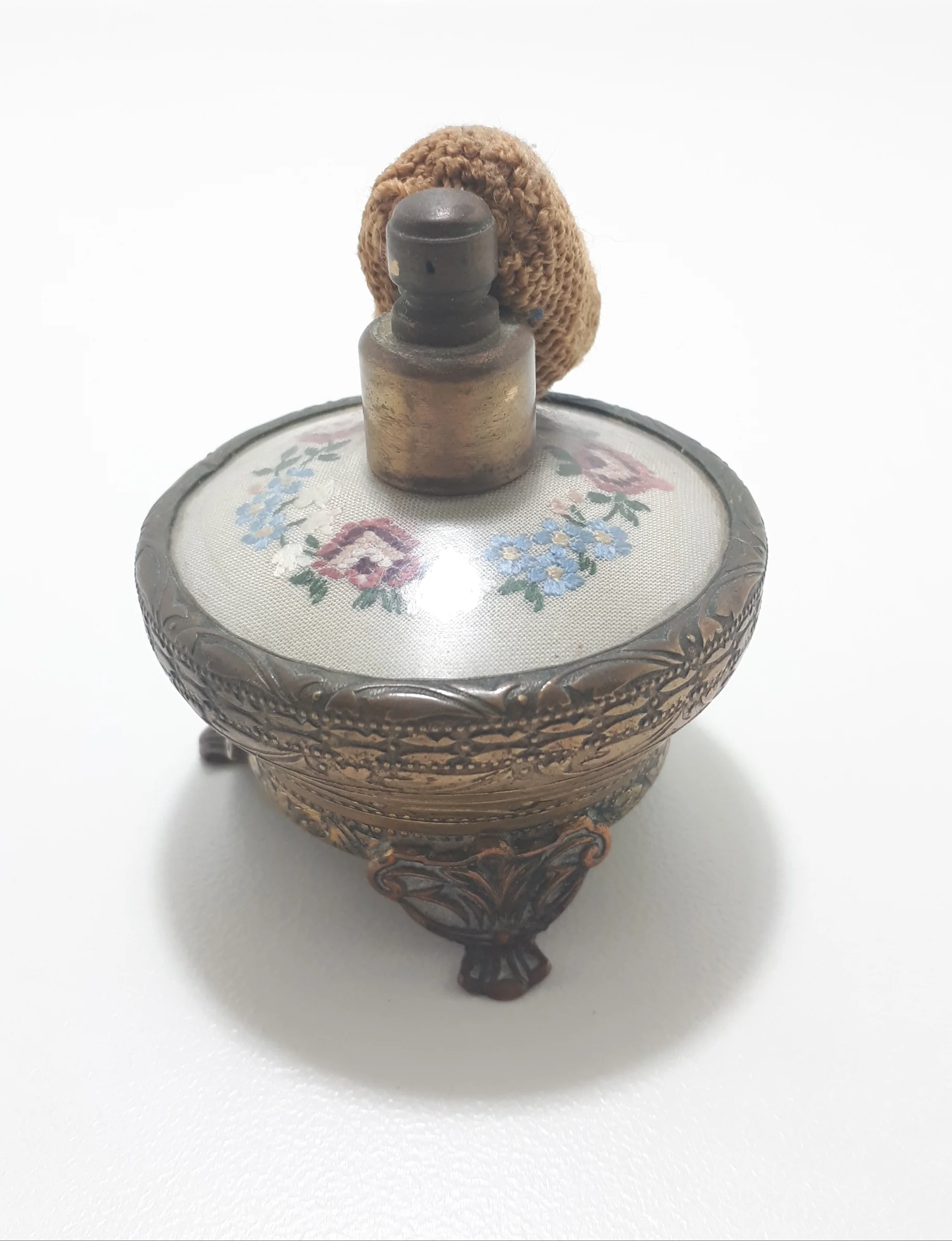 Rare Antique French Renaissance Styled Brass Footed Perfume Atomizer With Embroidered Silk Insert - Image 6