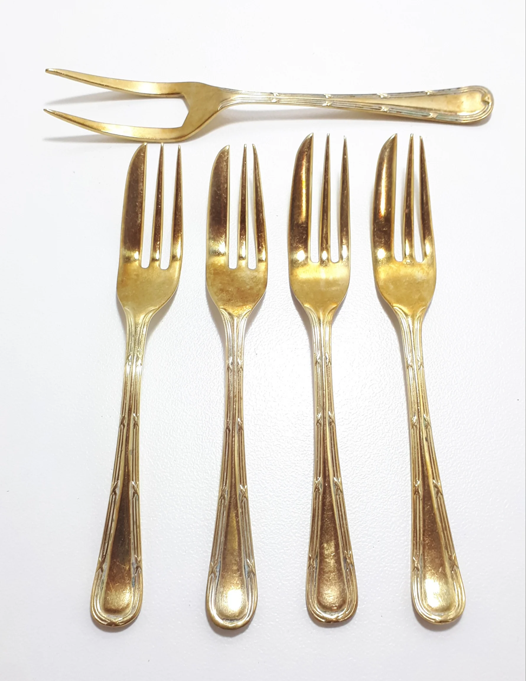 Set of 4 Silver Plated Cake / Pastry Forks With Matching Cheese / Pickle Fork – Ribbon & Bow Handles - Image 3