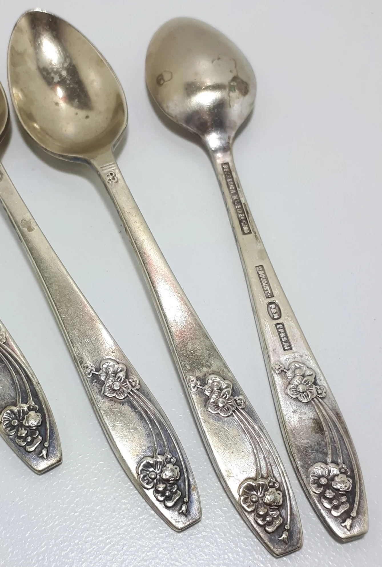 Set Of Four Silver Plated Priestly & Moore, Sheffield, Bouquet Tea Spoons - Image 4
