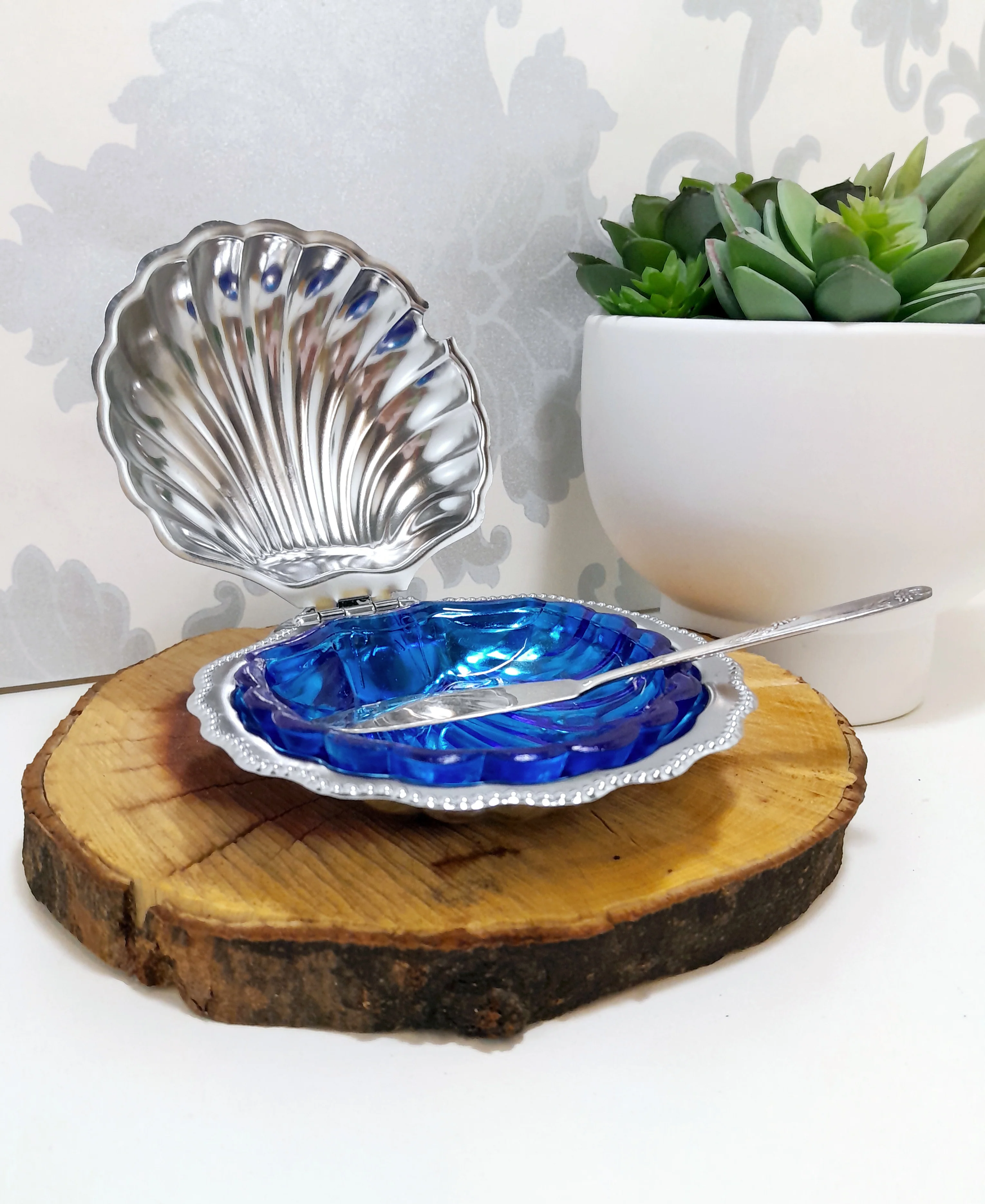 Silver Metal Shell Butter Dish With Blue Glass Liner & Angora EPNS Butter Knife - Image 7