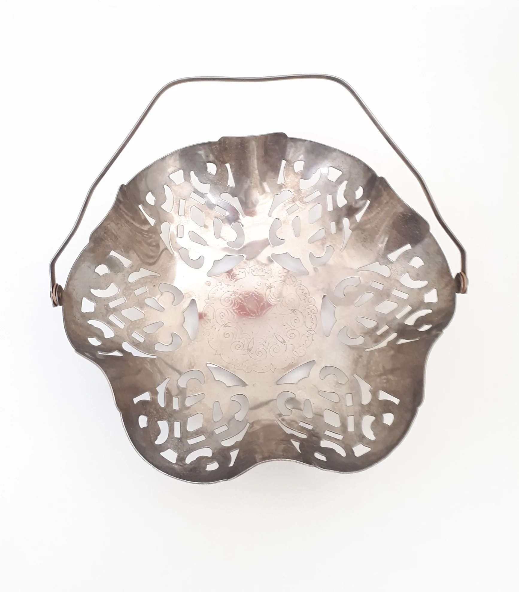 Silver Plated Elweco Presentation Dish With Swing Handle - Image 4