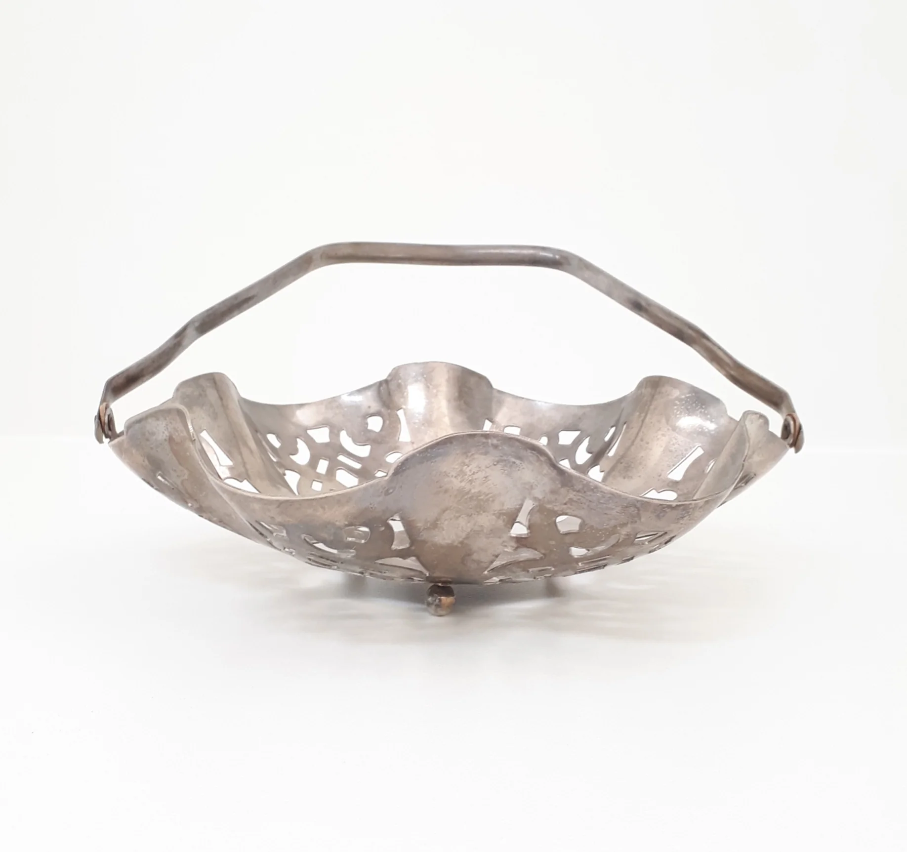 Silver Plated Elweco Presentation Dish With Swing Handle - Image 5