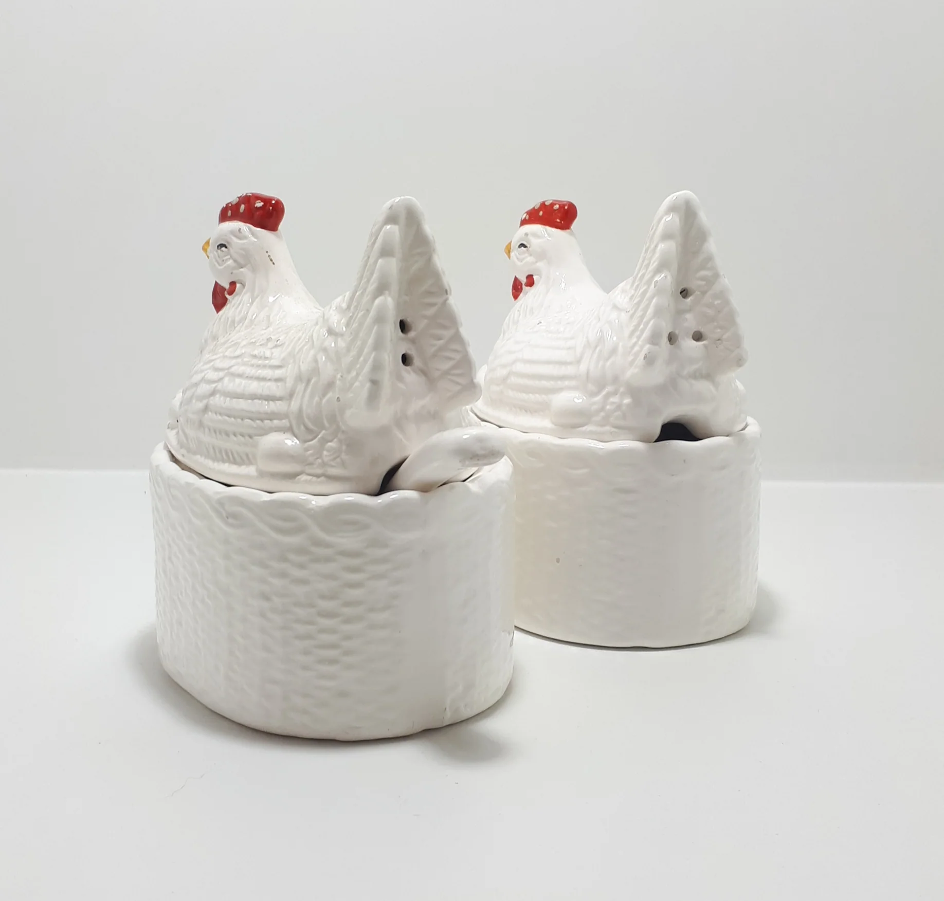 Two Vintage Porcelain Hen Condiment Pots (Salt & Pepper) With Lift On/Off Lids & One Ladle – Cruet Set - Image 2