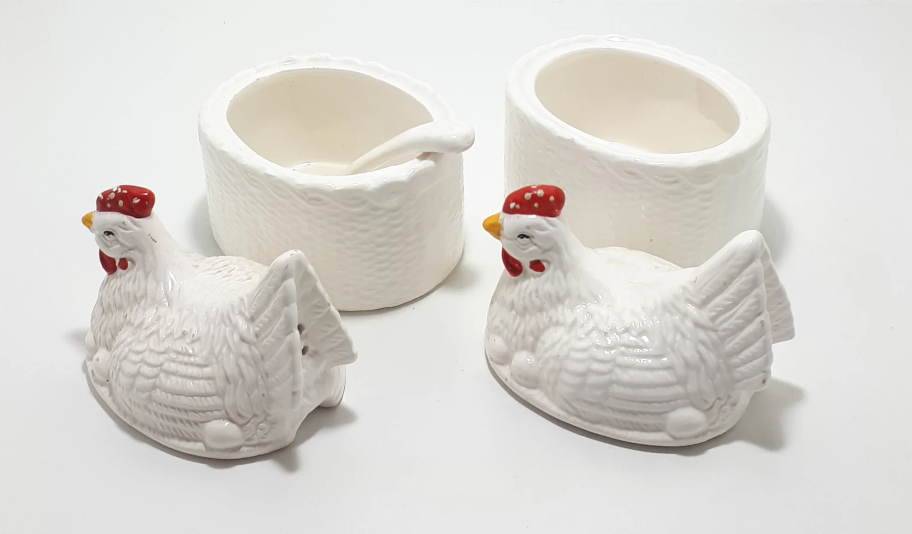 Two Vintage Porcelain Hen Condiment Pots (Salt & Pepper) With Lift On/Off Lids & One Ladle – Cruet Set - Image 4