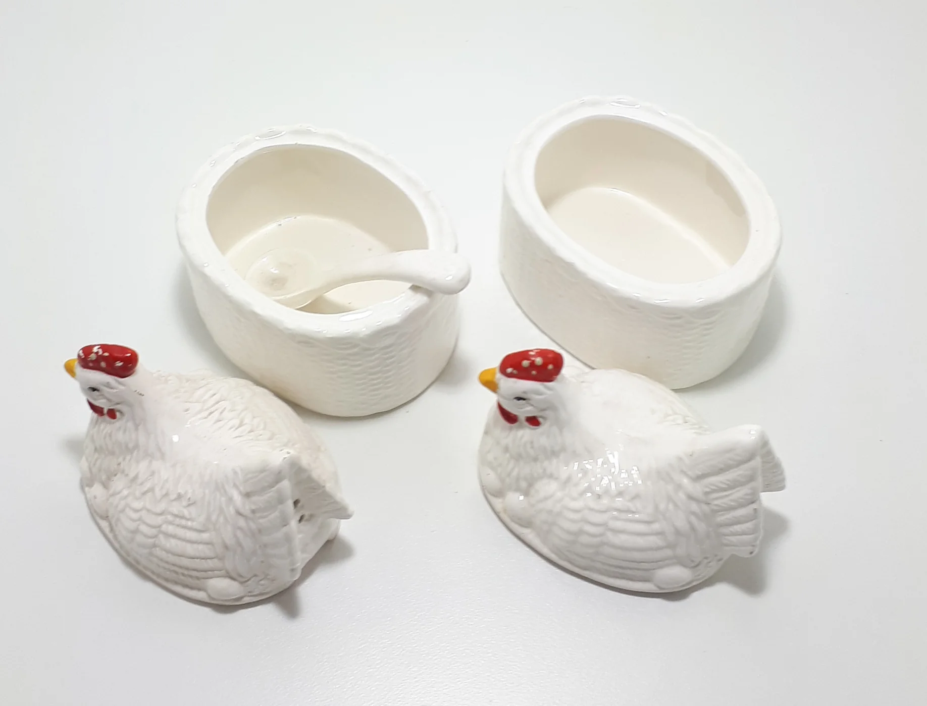 Two Vintage Porcelain Hen Condiment Pots (Salt & Pepper) With Lift On/Off Lids & One Ladle – Cruet Set - Image 5