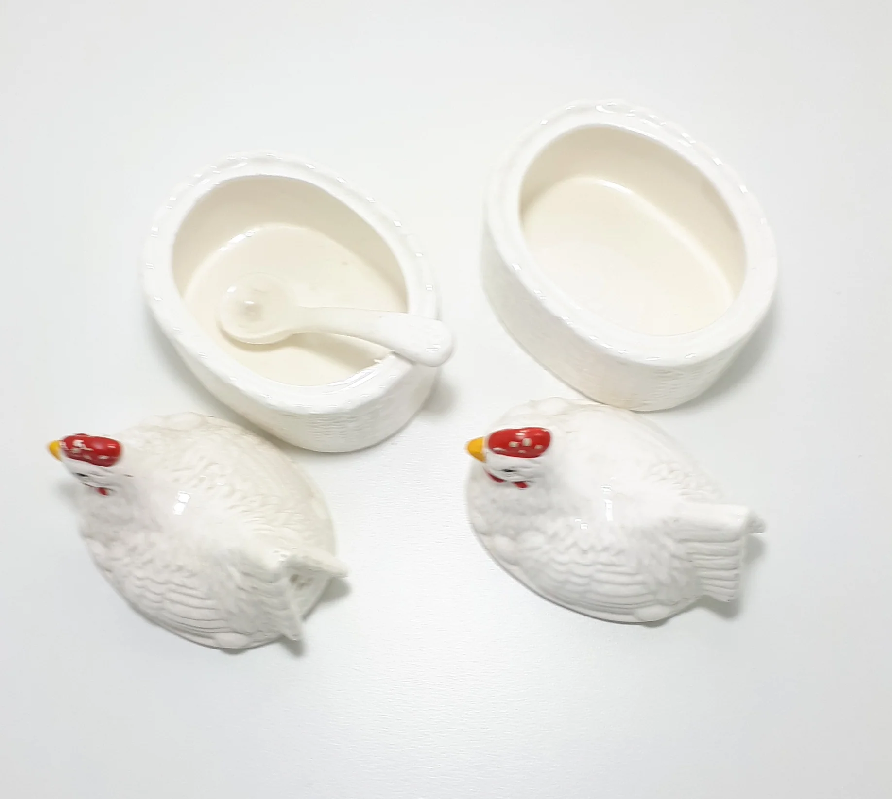 Two Vintage Porcelain Hen Condiment Pots (Salt & Pepper) With Lift On/Off Lids & One Ladle – Cruet Set - Image 6