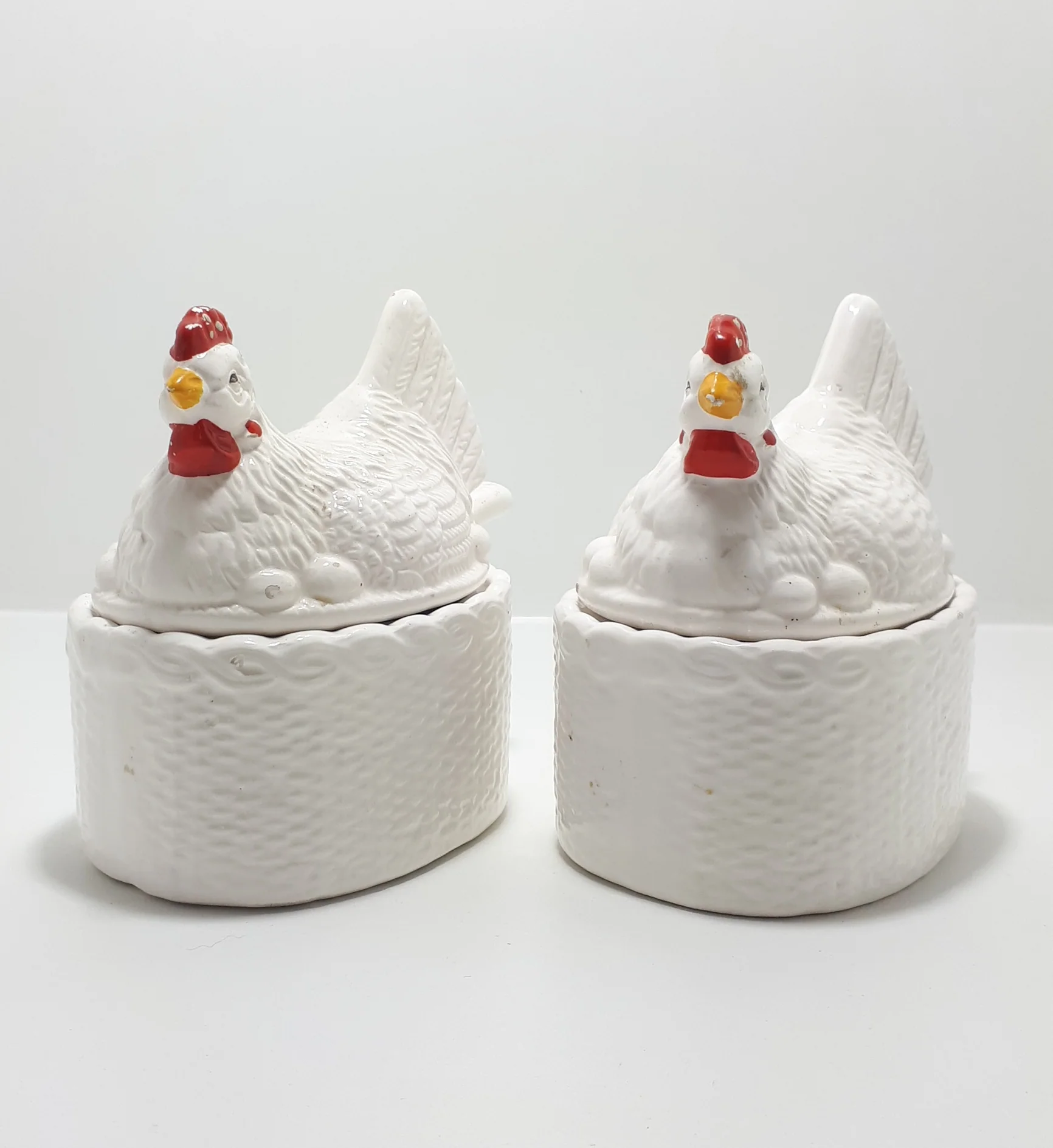 Two Vintage Porcelain Hen Condiment Pots (Salt & Pepper) With Lift On/Off Lids & One Ladle – Cruet Set - Image 9