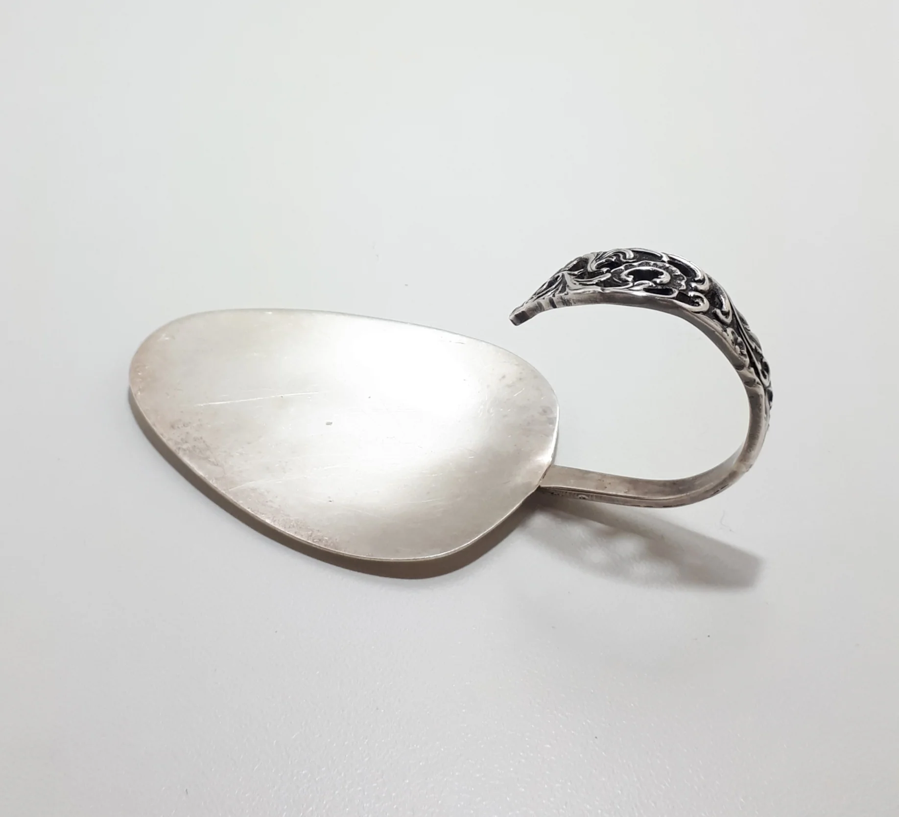 Unique Scroll Handle Cake Lifter – Parisienne Lace Handle