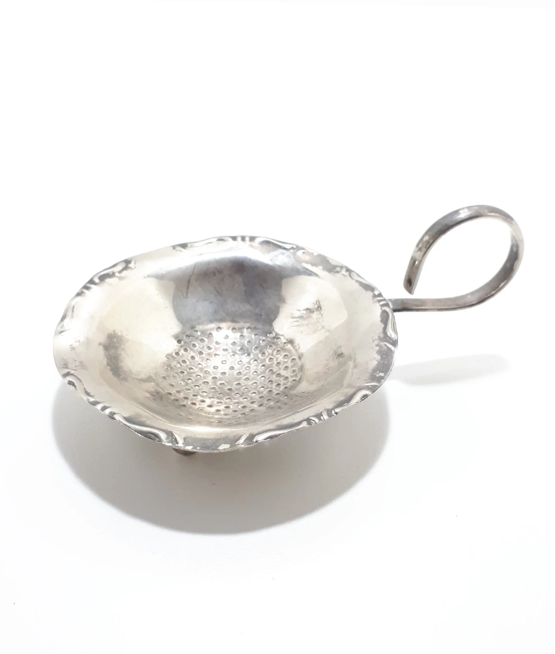 Unique Silver Plated Tea Strainer With Ball Feet & Scroll Handle - Image 3