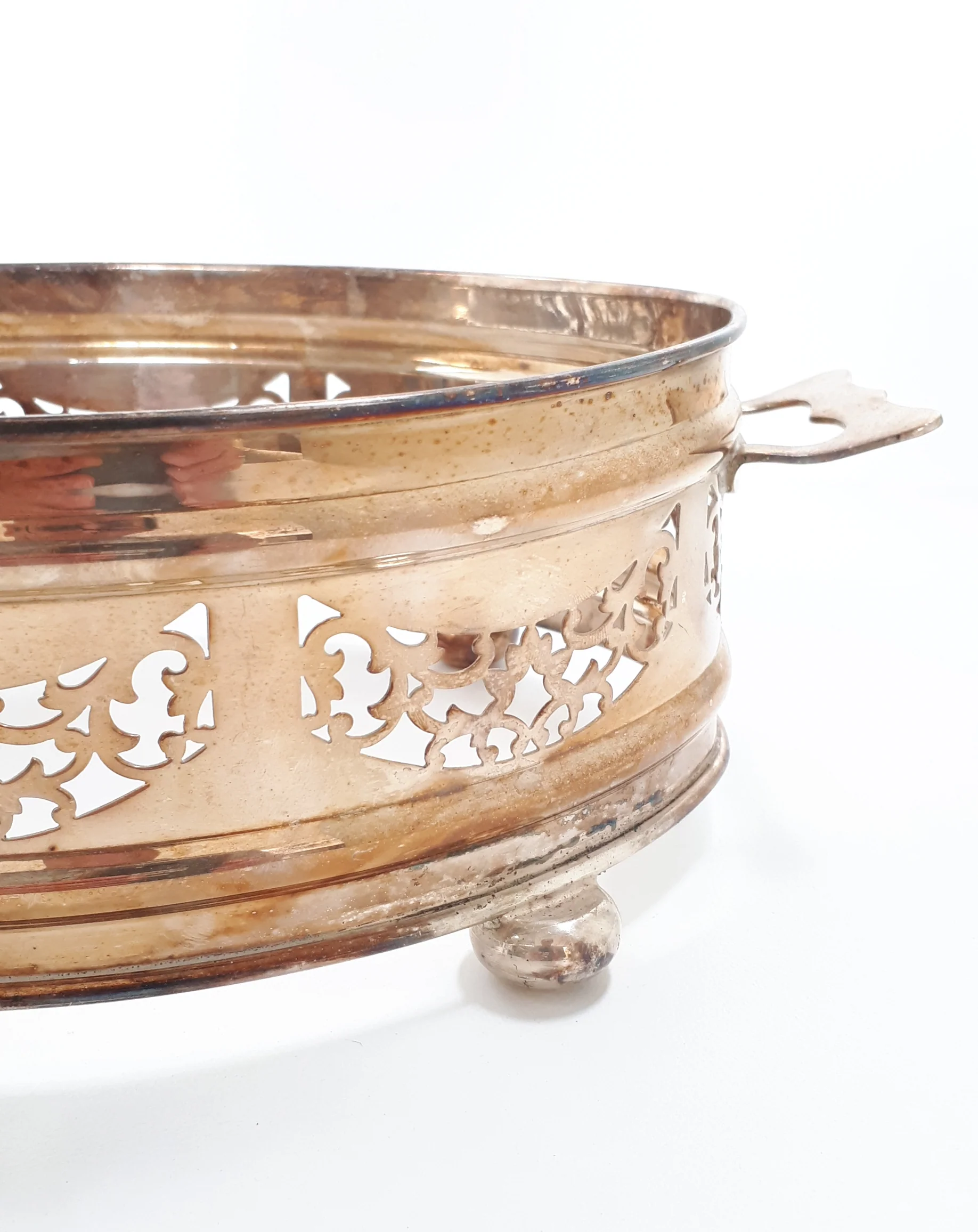 Vintage 1929 – 1947 William James Myatt & Co. (Manco Plate), Birmingham, Pierced Metal Silver Plated Oval Casserole Dish Stand - Image 4