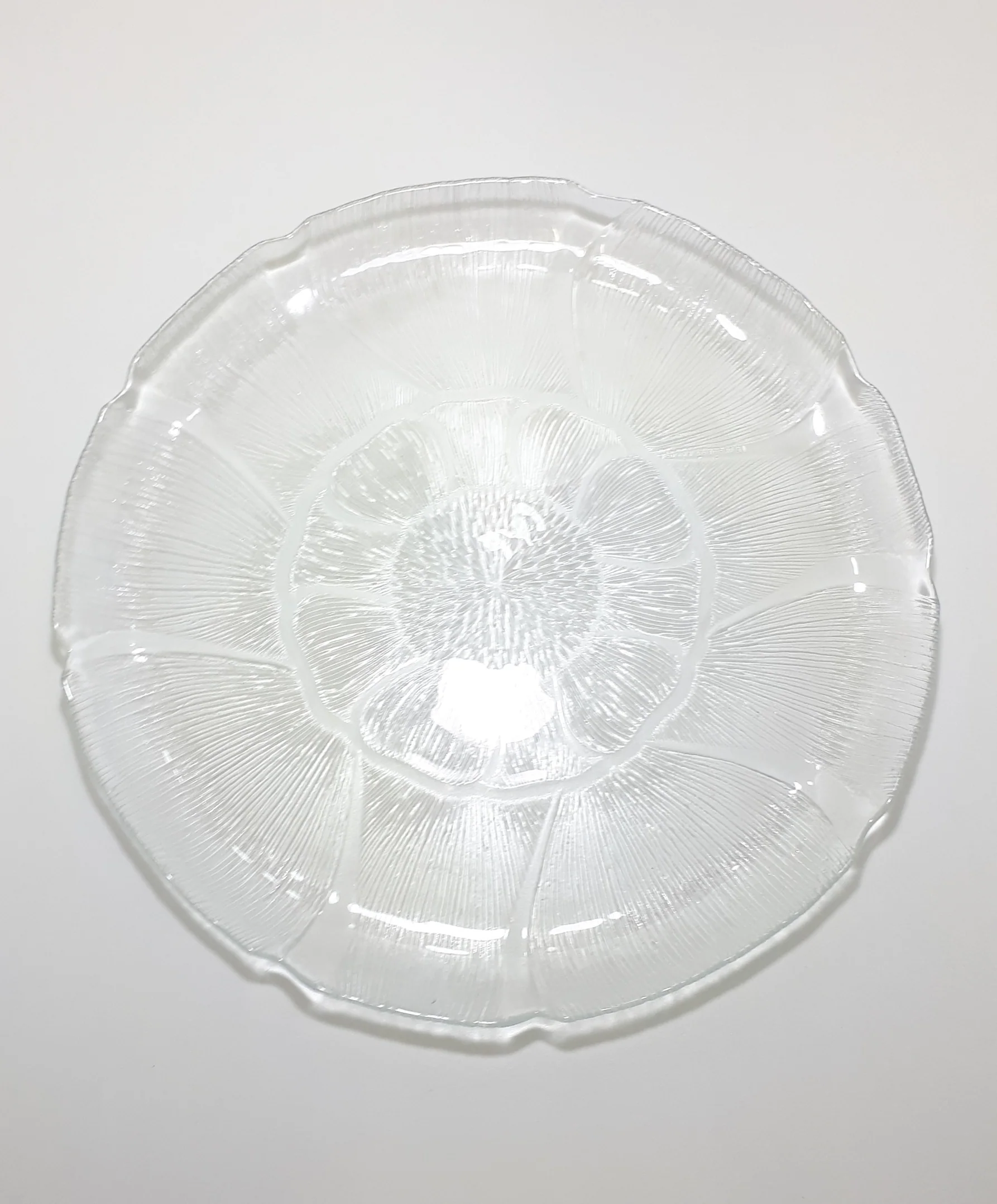 Vintage 1970-1980’s Glass Display / Presentation Plate With Embossed Flemish Floral Patterning - Image 4