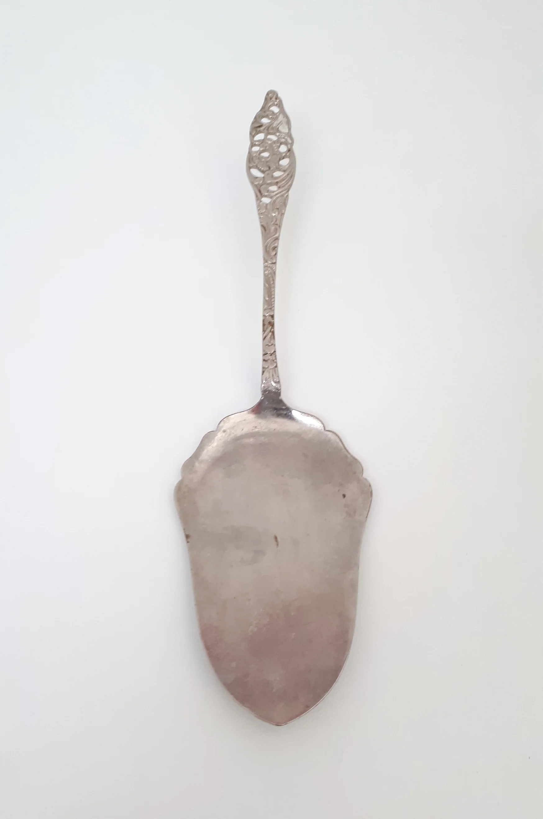 Vintage Dutch Silver Plated Cake Lifter With Parisienne Lace Handle Design - Image 2