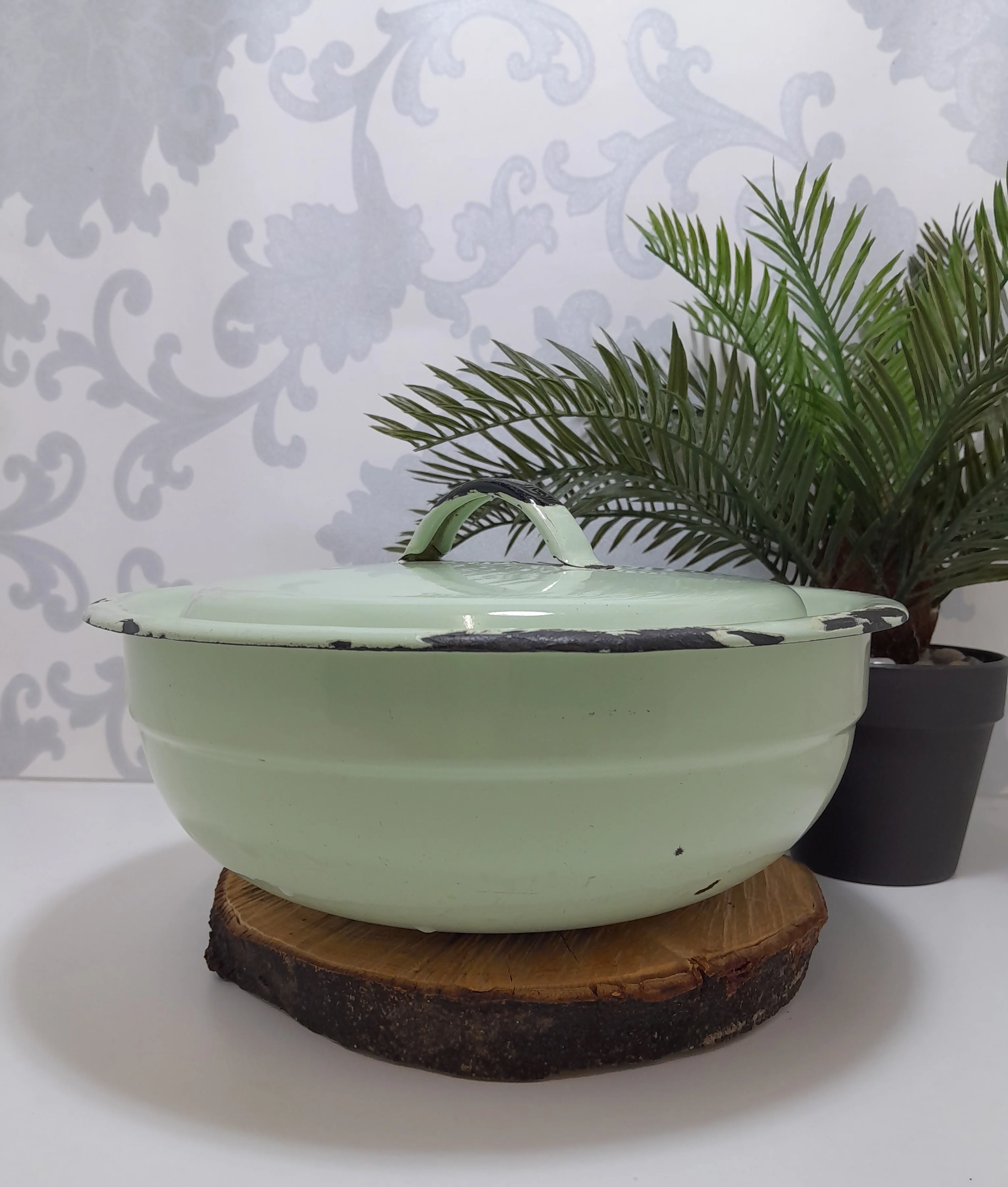 Vintage Green Enamel Lidded Casserole With Thick Black Rim - Image 6