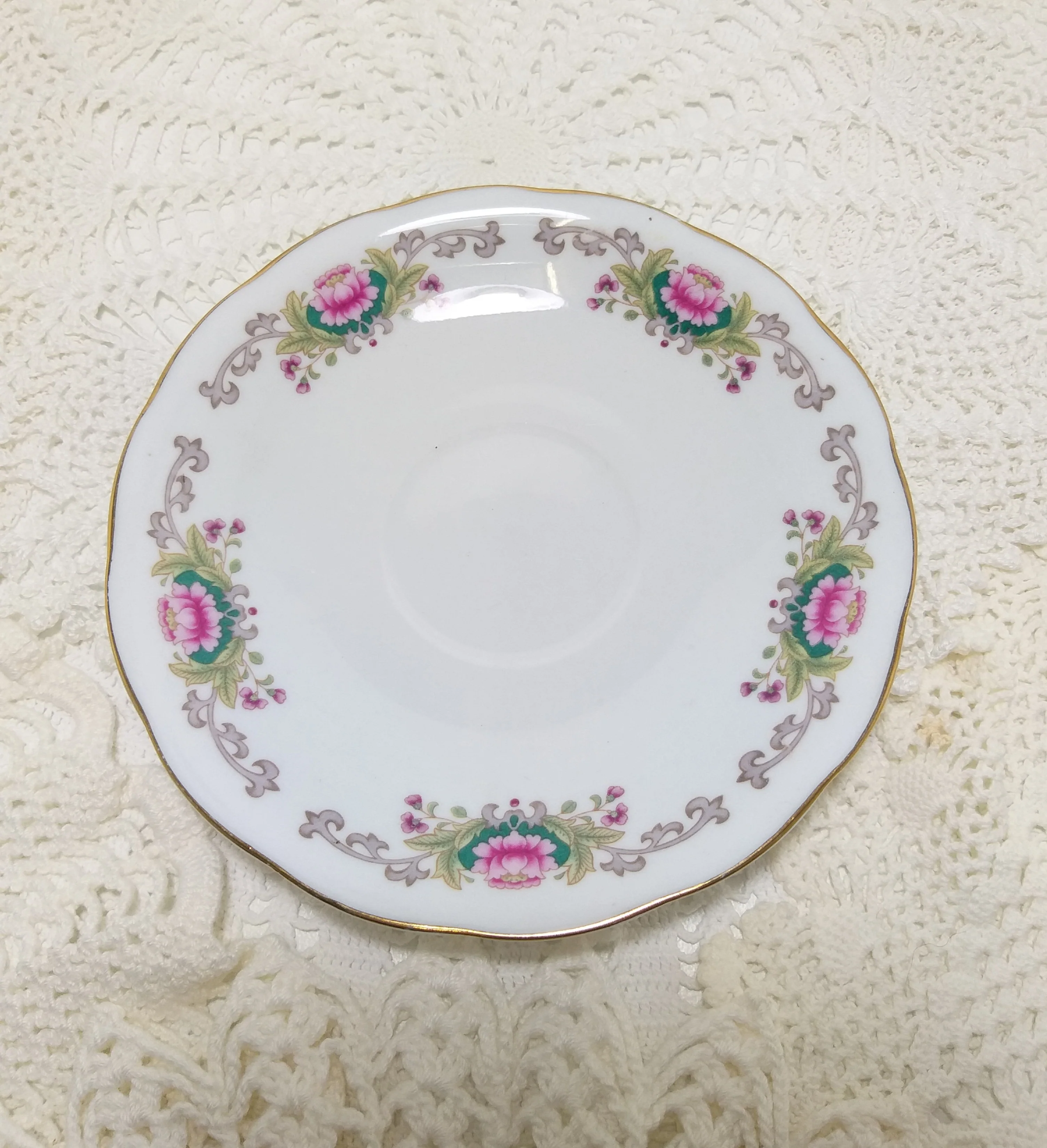 Vintage Hunan Chinese Fine Porcelain Saucers With Gold Trim - Image 3