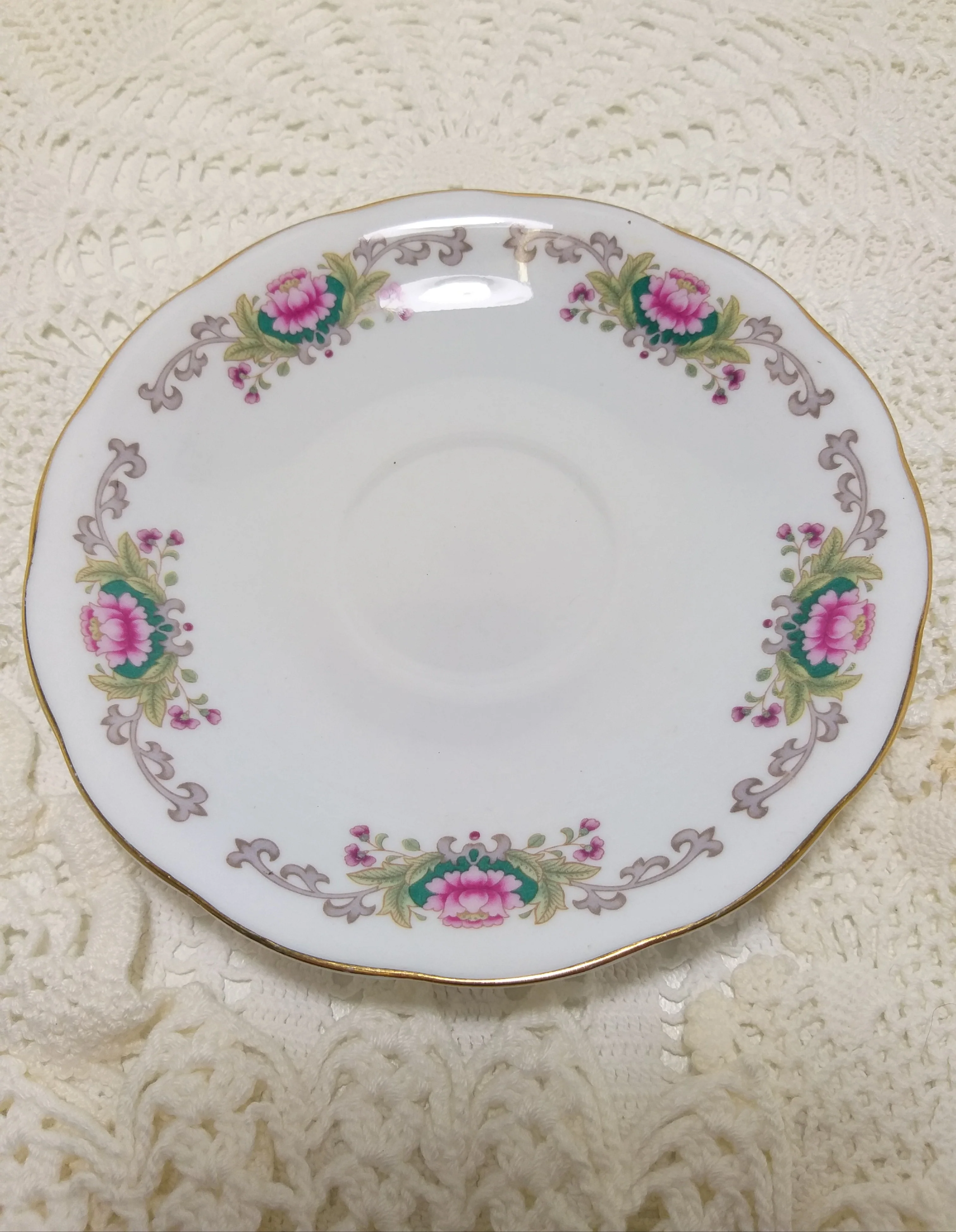 Vintage Hunan Chinese Fine Porcelain Saucers With Gold Trim - Image 4