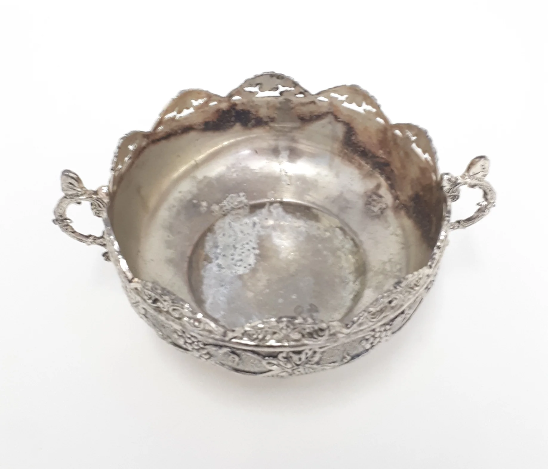 Vintage Ornately Embossed Grape, Vine & Leaf Silver Plated Bowl - Image 5