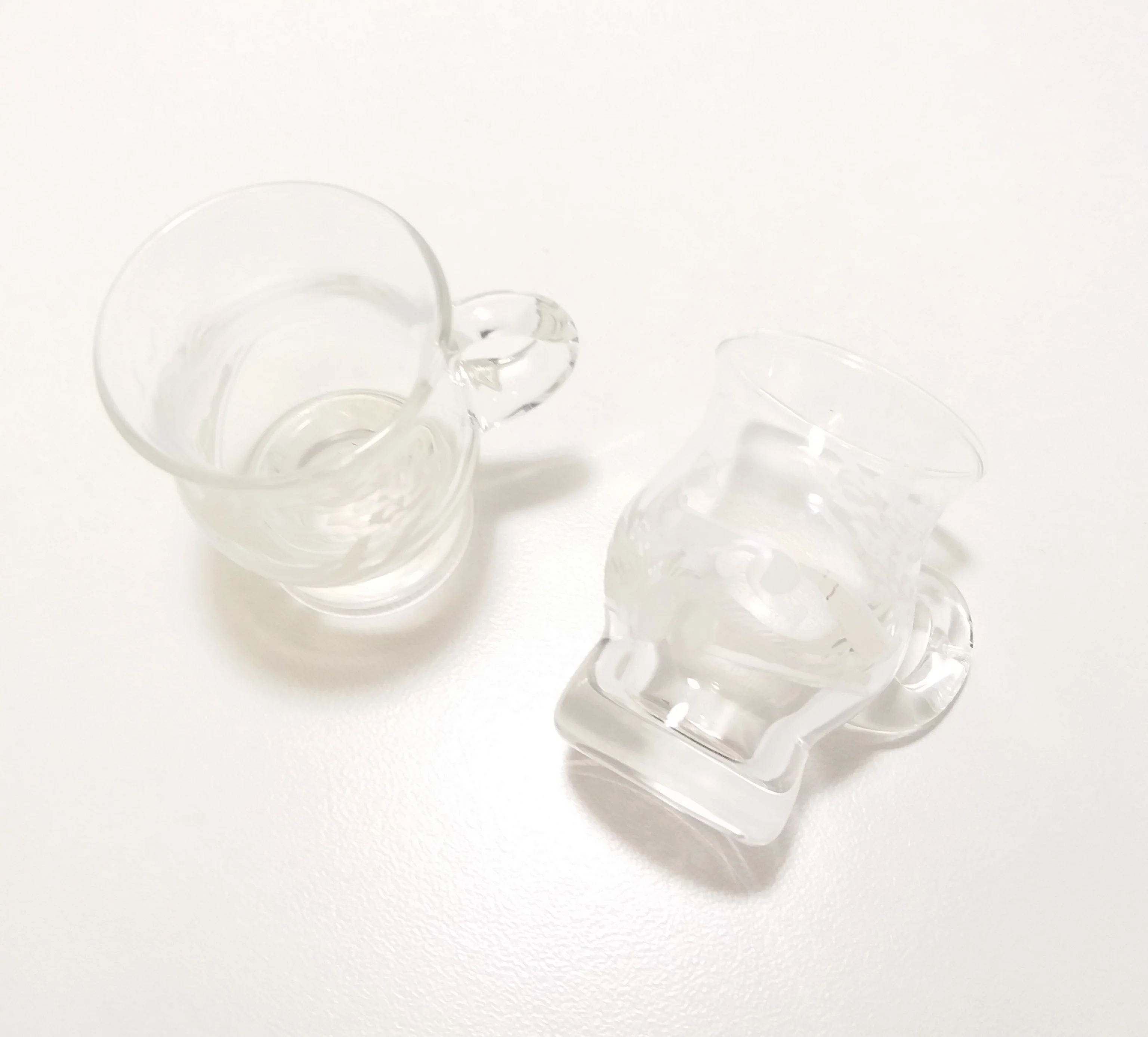 Vintage Pair Of Etched Double Shot Glass Mugs - Image 3
