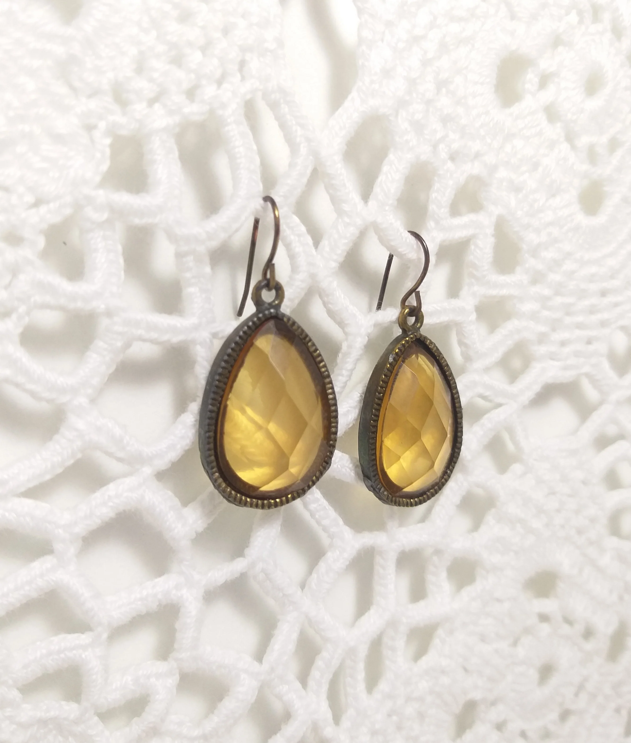 Vintage Pendant Costume Jewellery Earrings - Image 3