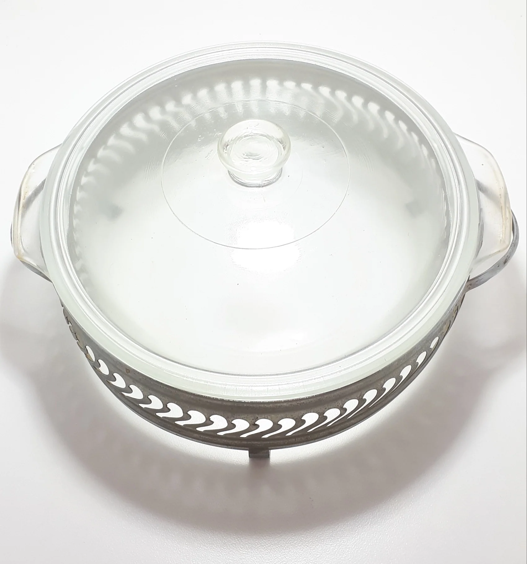 Vintage Pierced Metal Casserole Stand With 2QT (1.8L) USA Anchor Hocking Fire King Dish & Lid - Image 2