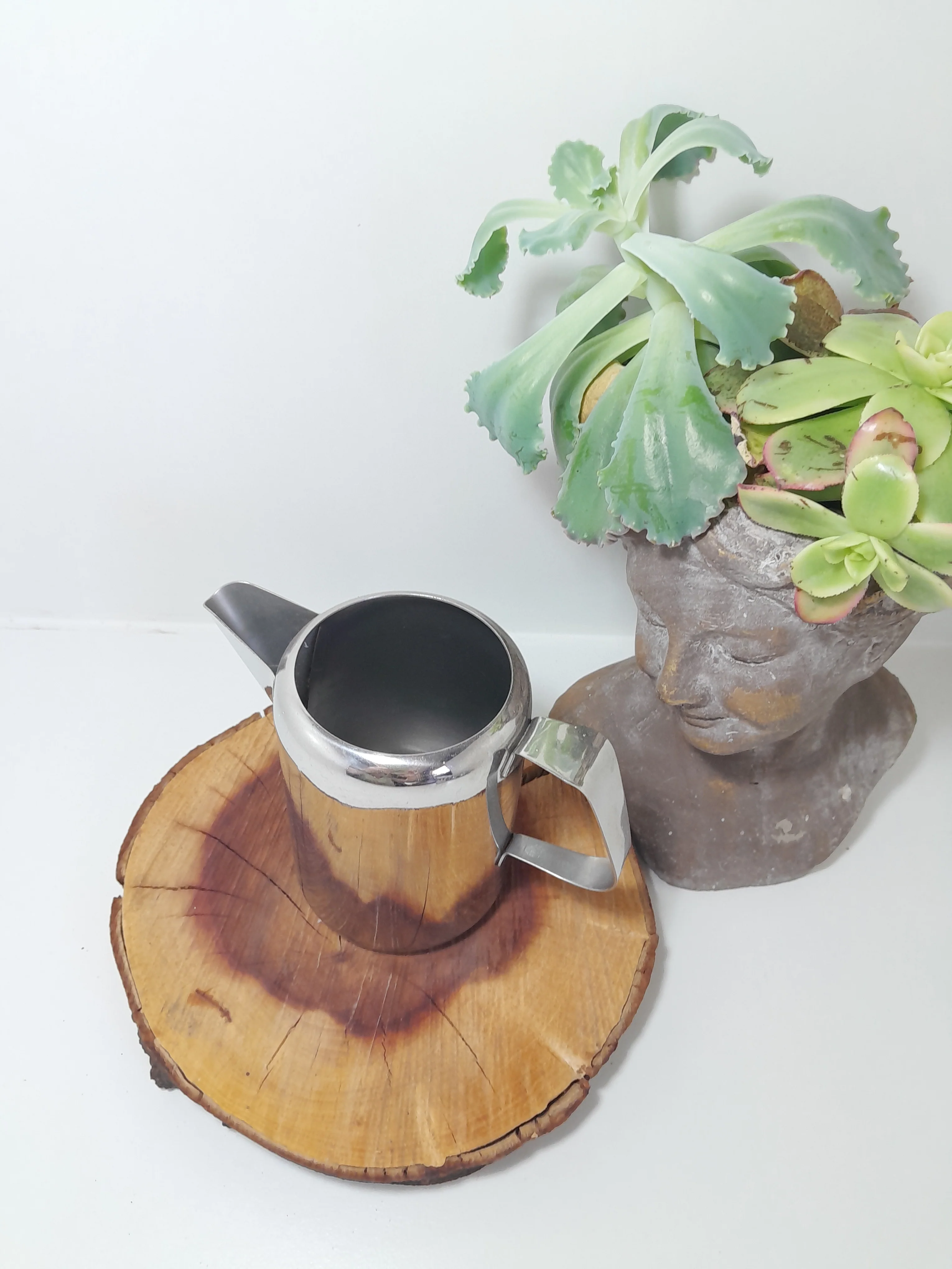 Vintage Pointerware 18-8 Stainless Steel Pitcher – 500ml - Image 3