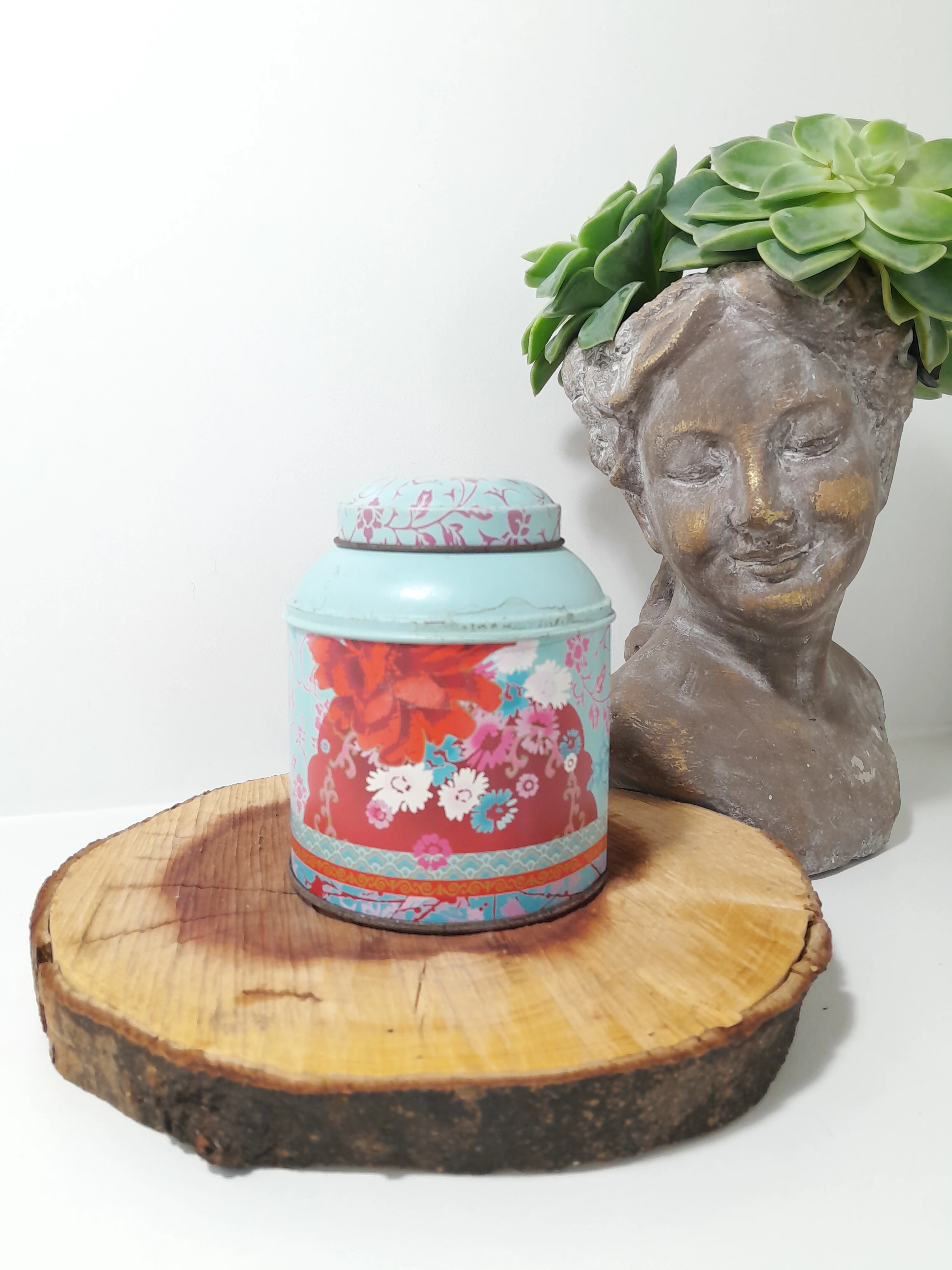Vintage Woolworths Rooibos Tea Tin – Light Blue With Deep Pink - Image 6